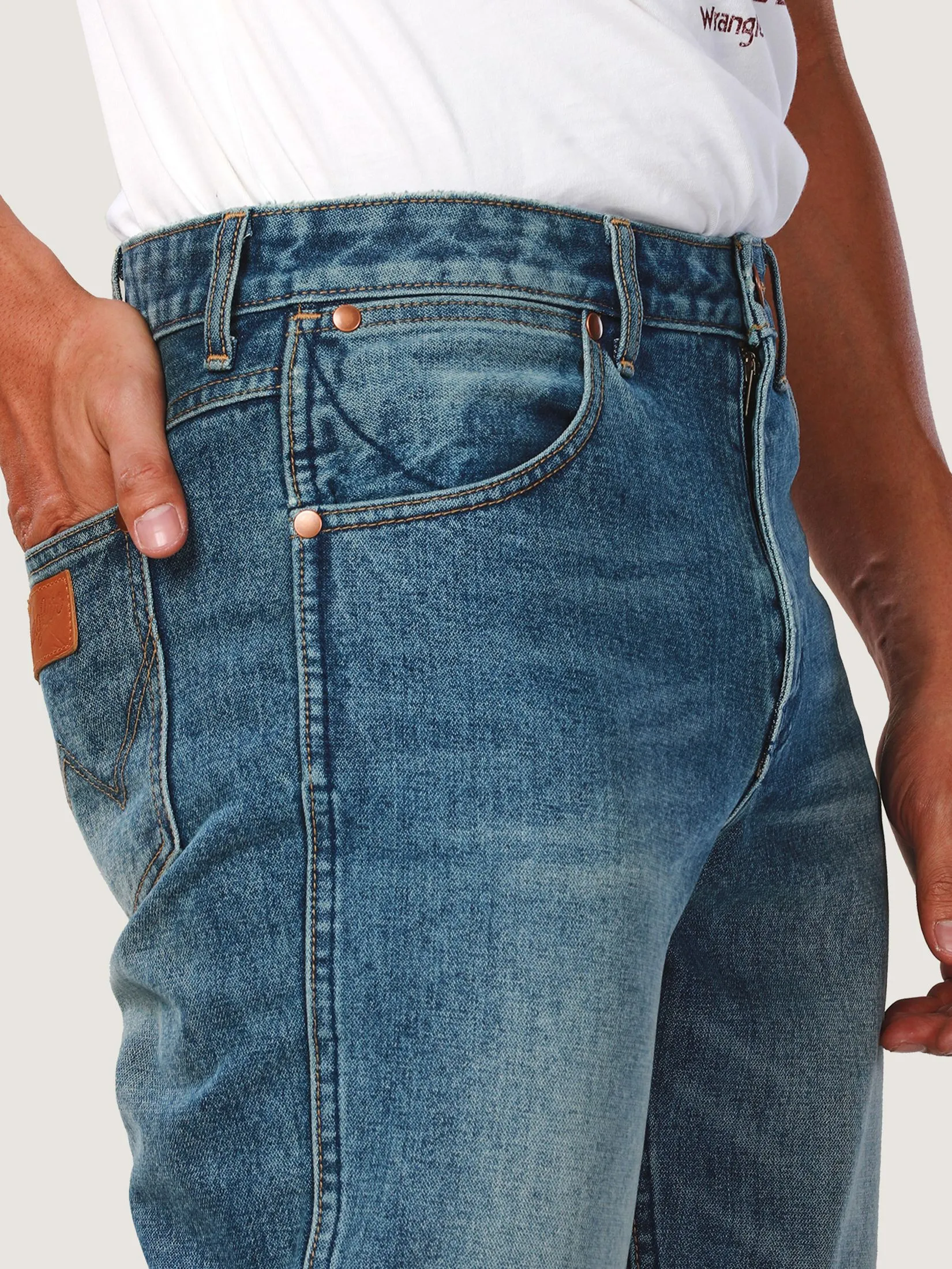 WRANGLER Men's Jeans Everyday with Wrangler Collection Mid 13MWZ Fit Light Indigo