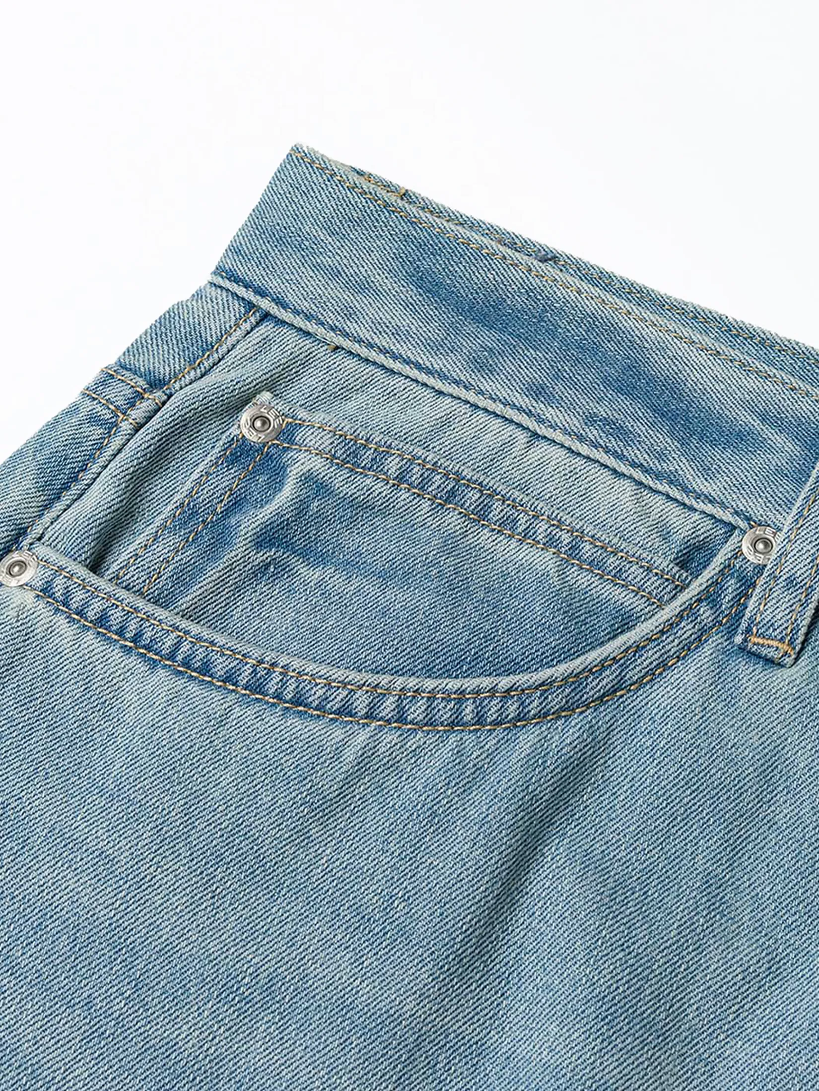 LEE Men s Jeans Lee x Mighty Jaxx Collection Mid Comfort Fit Light Indigo