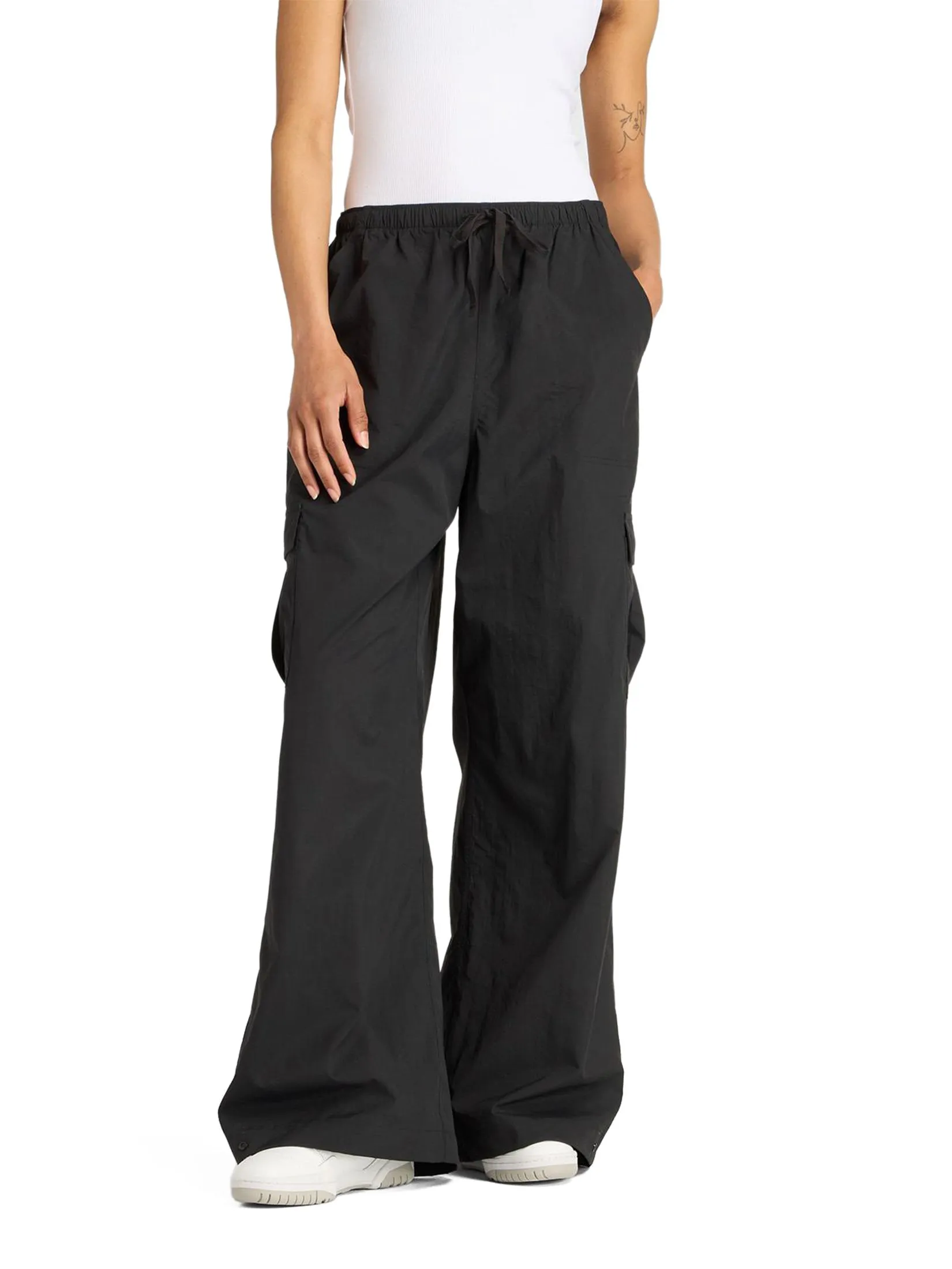 NEW BALANCE Women Cargo Pants Woven Black