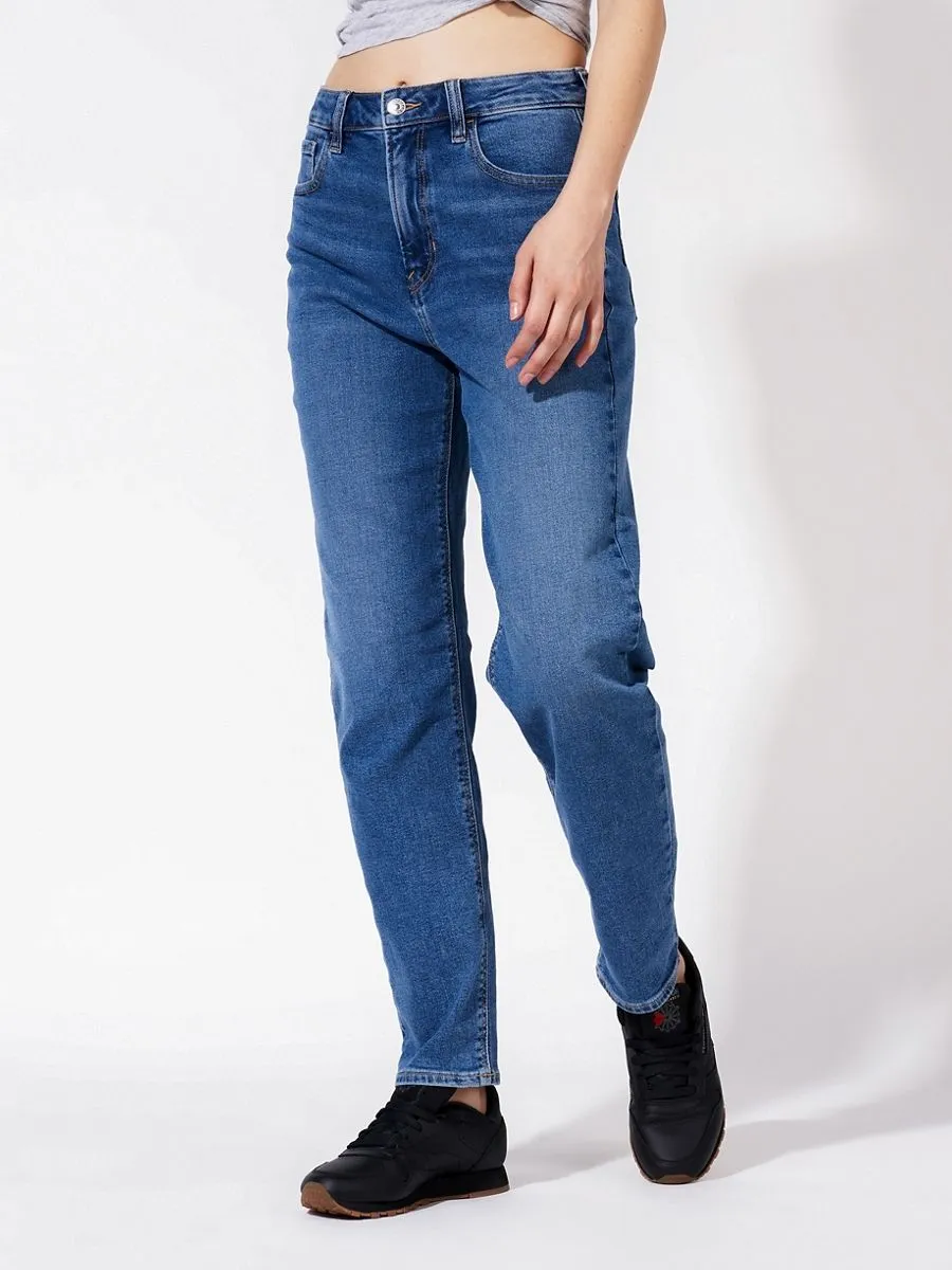 AMERICAN EAGLE WOMEN MOM STRAIGHT JEANS - INTL - VALUE 915 LIGHT WASH
