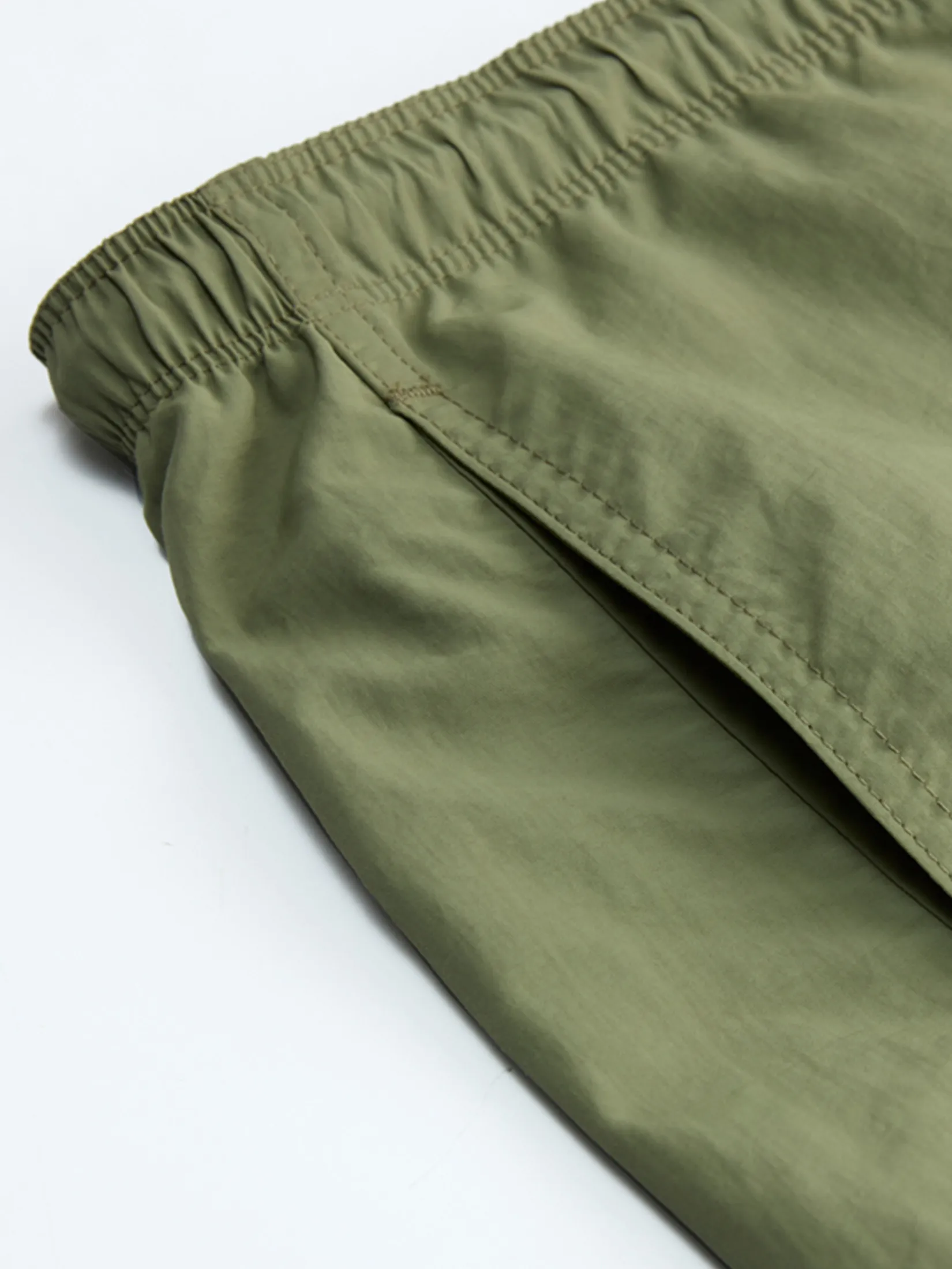 GIORDANO Men s Online Exclusive Exposed Seam Drawstring Shorts (Korea) Green