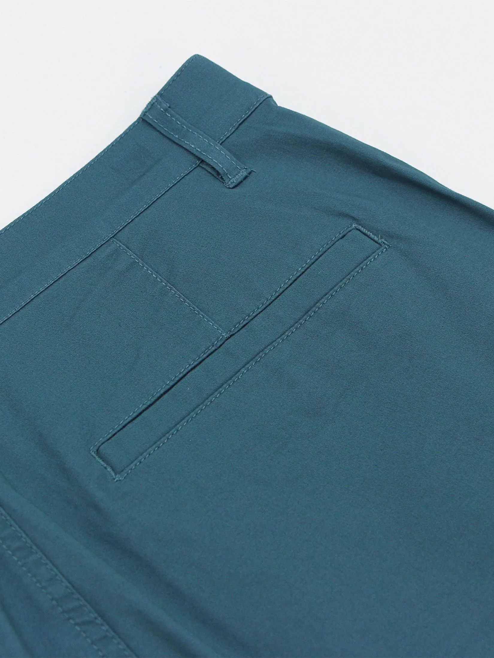GIORDANO Men's Slim Taper Shorts (180° Elastic Waist) Deep Emerald green