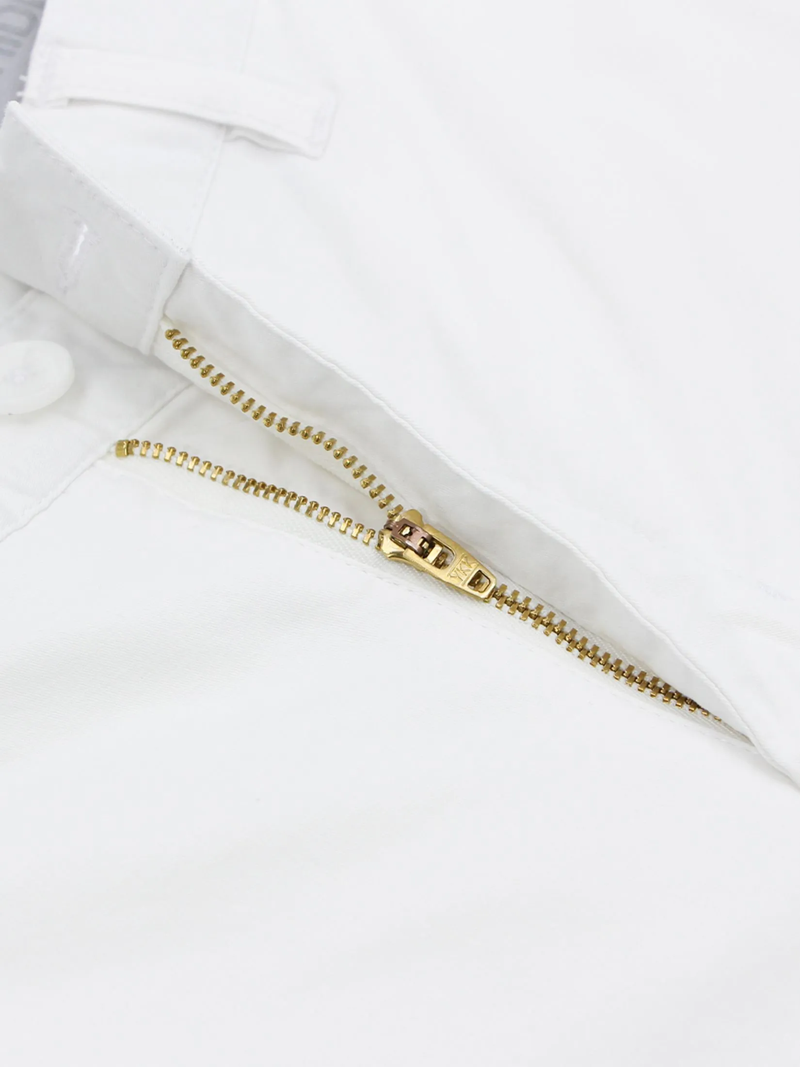 GIORDANO Men's Slim Taper Shorts (180° Elastic Waist) White