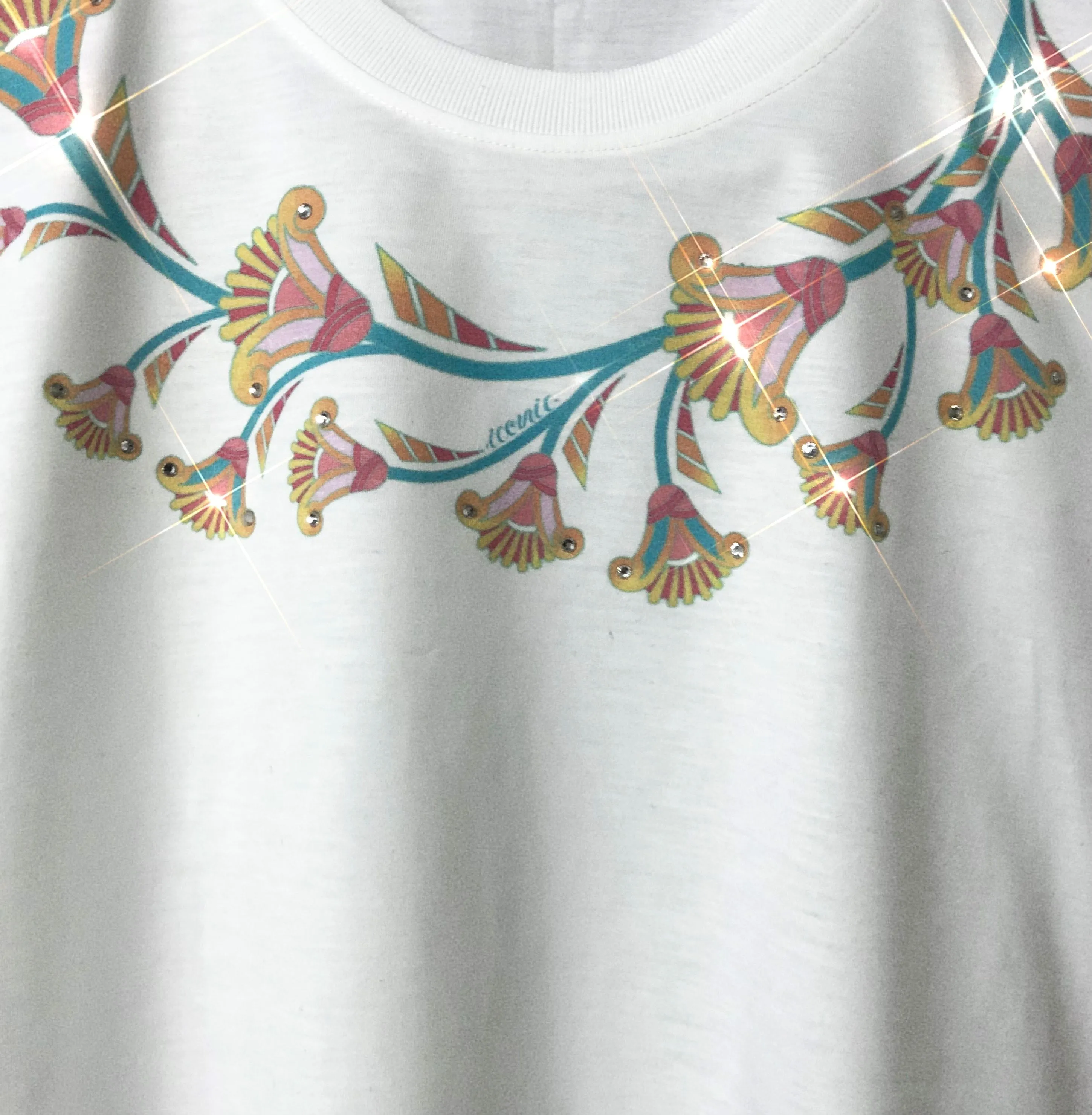 ICONIC White TRUSS T-SHIRT Model TRUSS5517