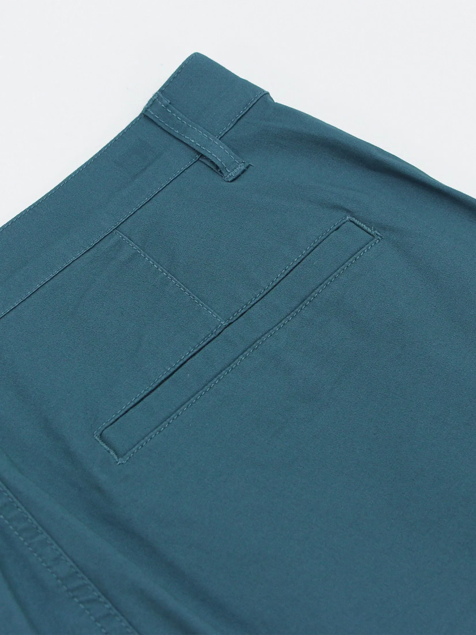 GIORDANO Men's Slim Taper Bermuda Shorts (180° Elastic Waist) Deep Emerald green