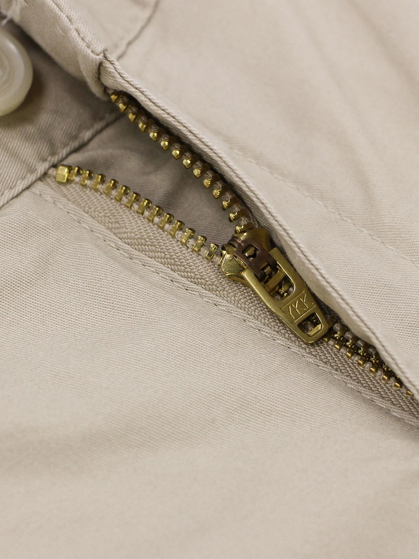 GIORDANO Women's Slim Twill Pocket Shorts (180° Elastic Waist) Crockery khaki