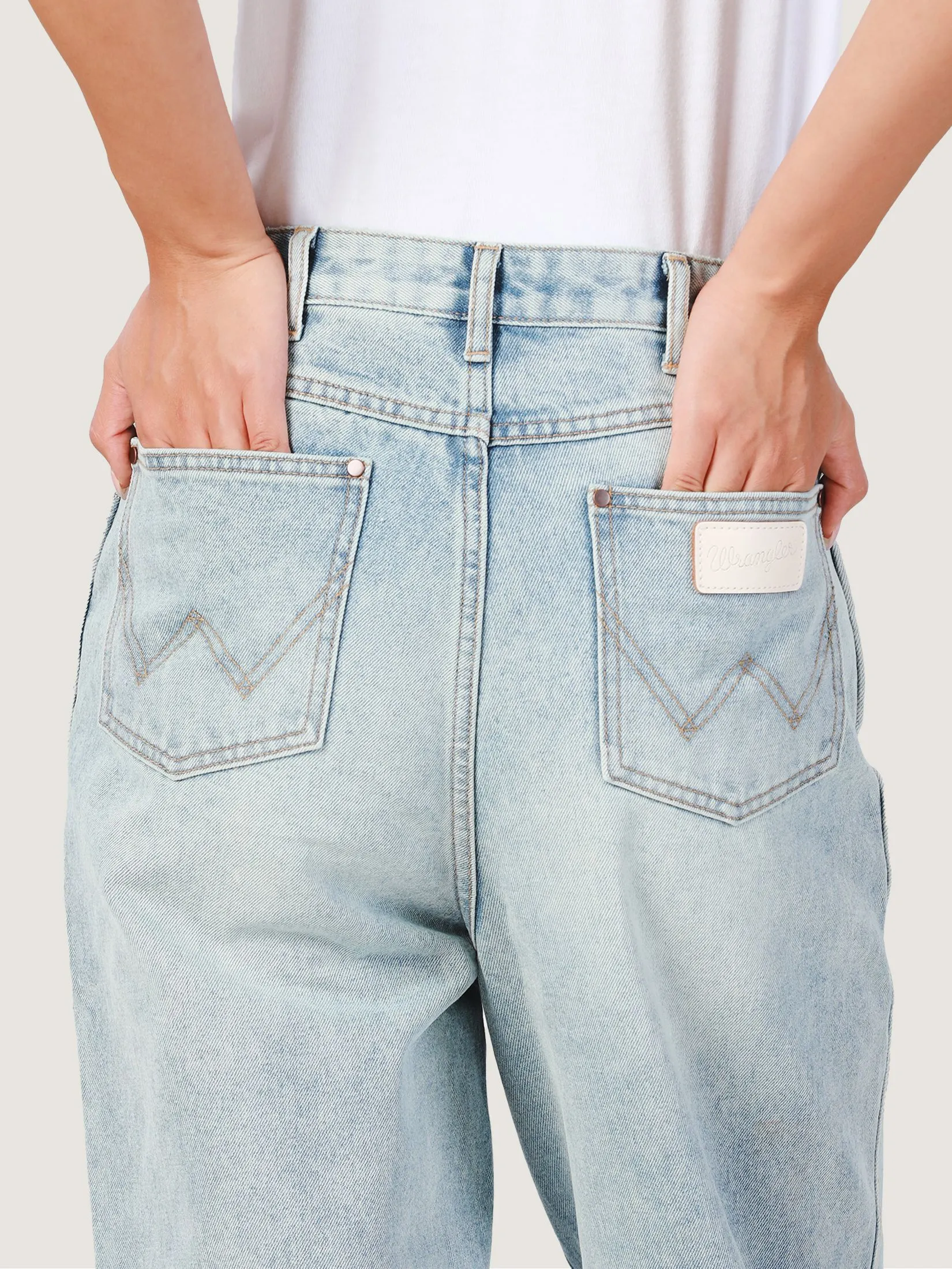 WRANGLER Women's Jeans Everyday with Wrangler Collection High Boyfriend Fit Light Indigo