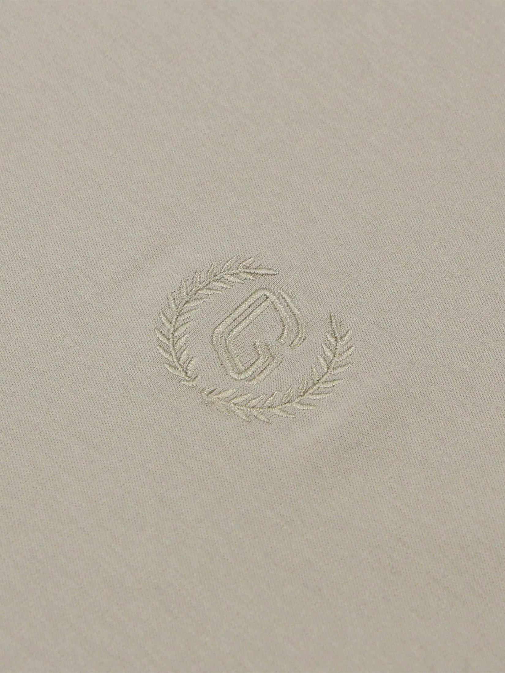 GIORDANO Men's Slim Cotton Embroidery Tee (Liquid Touch) Pure cashmere khaki