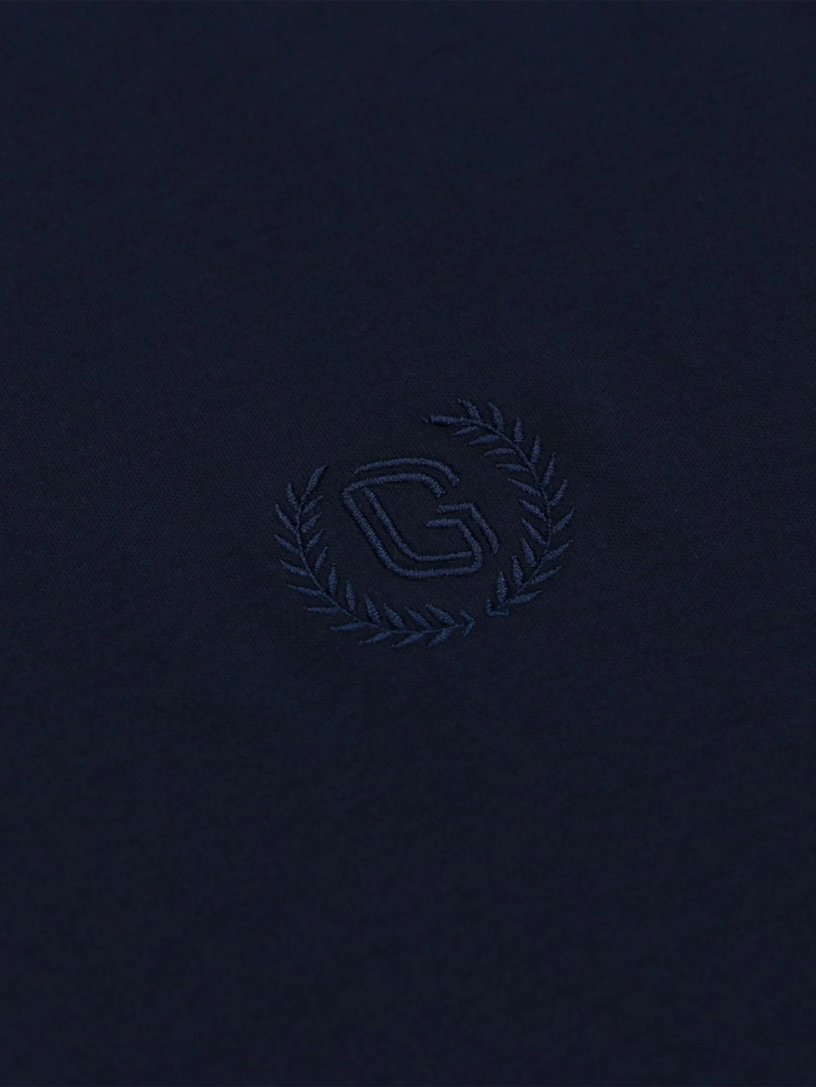 GIORDANO Men's Slim Cotton Embroidery Tee (Liquid Touch) Navy