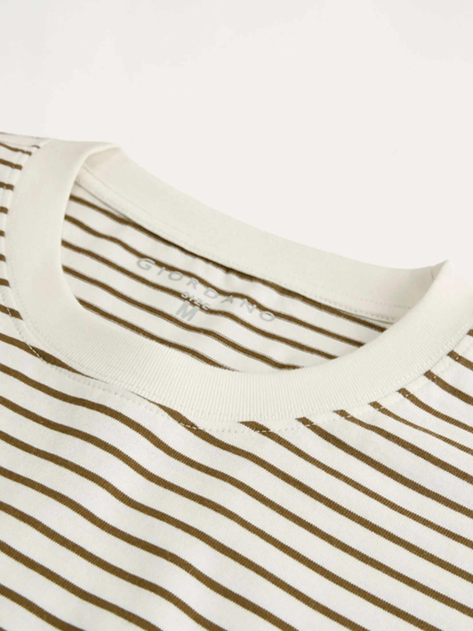 GIORDANO Women's Beau Monde Loose Stripe T-Shirt Khaki Tea Brown