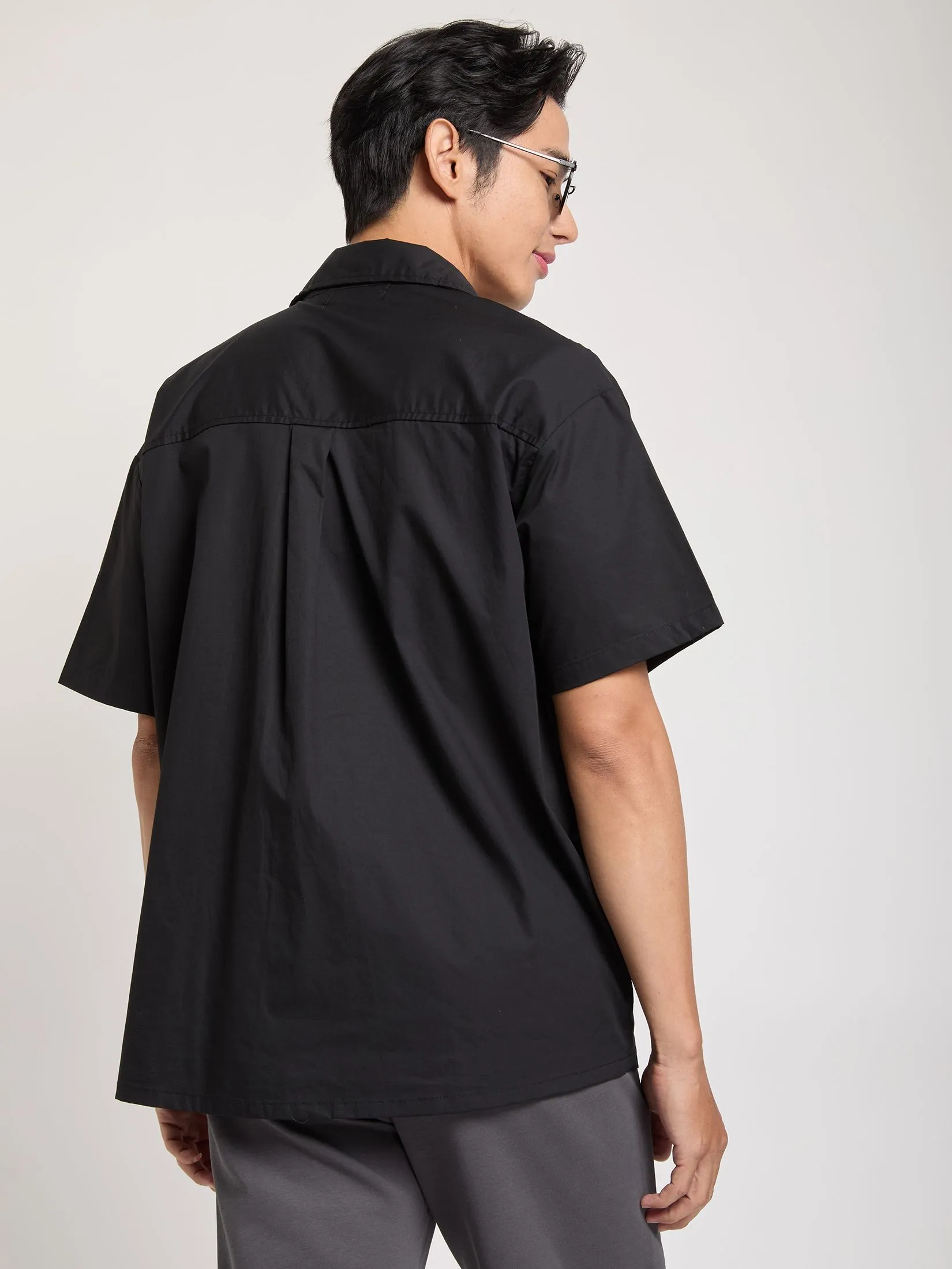 PACIFIC UNION Men Shirt Short Sleeves with Pockets Relaxed Fit Black