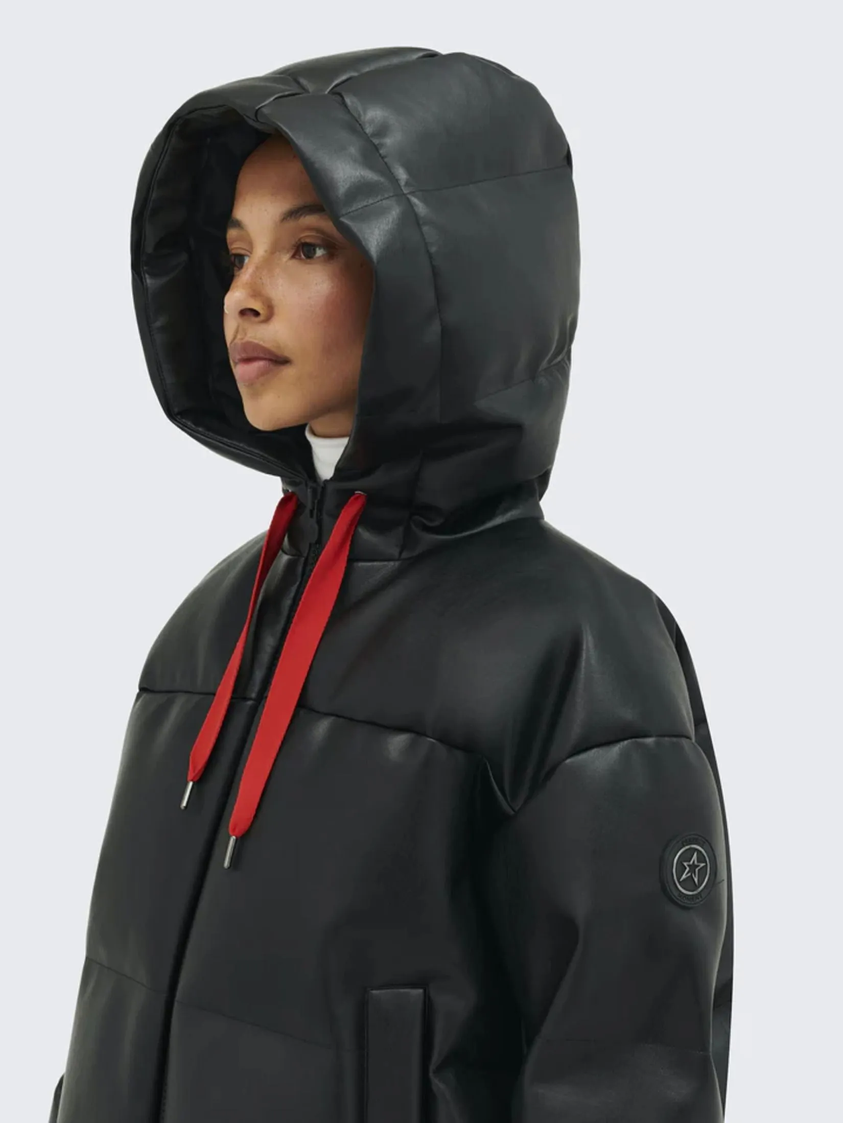 PERFECT MOMENT TAOS SHORT DOWN JACKET IN BLACK