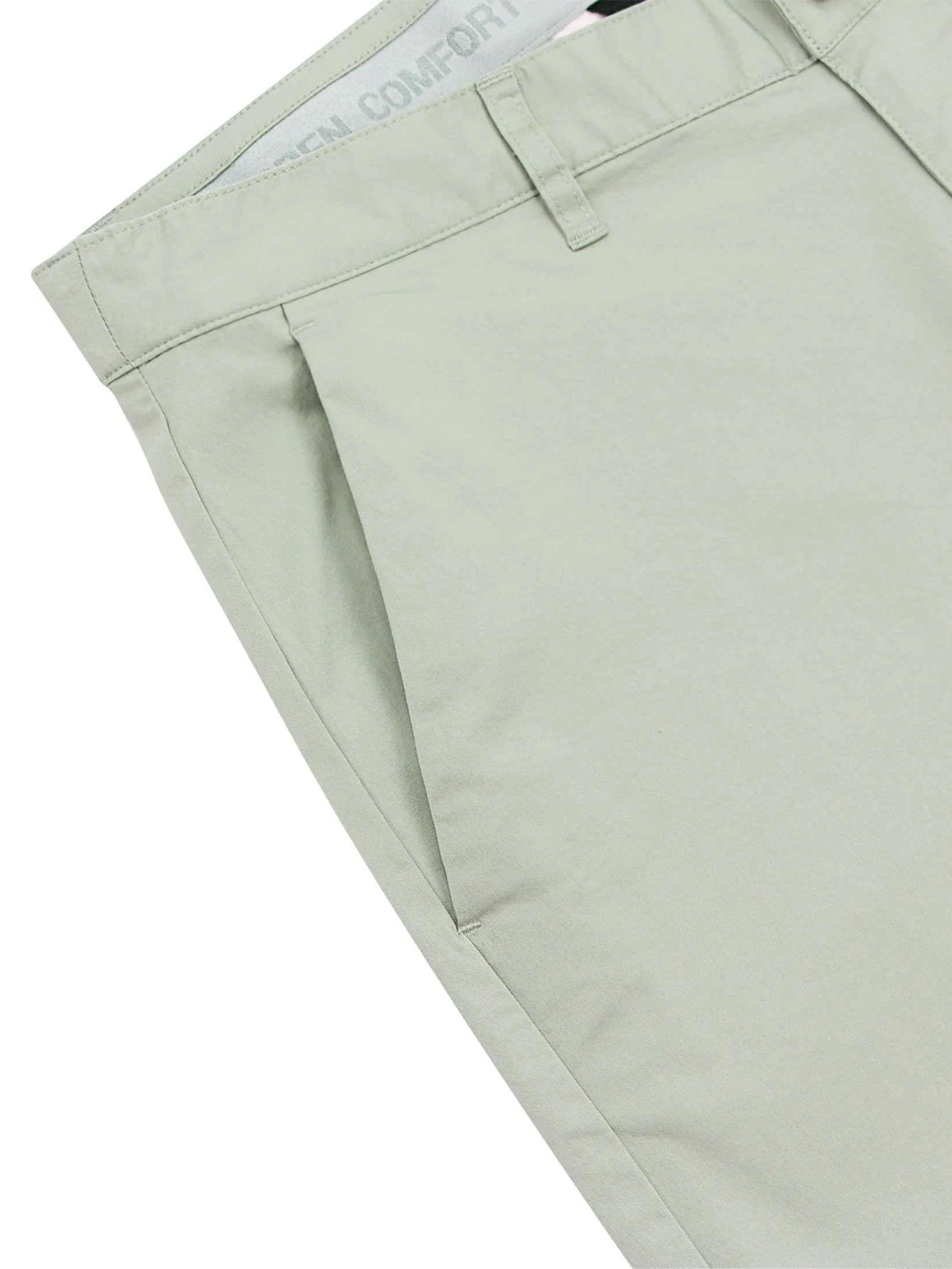 GIORDANO Men's Slim Cool-touch Shorts (180° Elastic Waist) Bud Green
