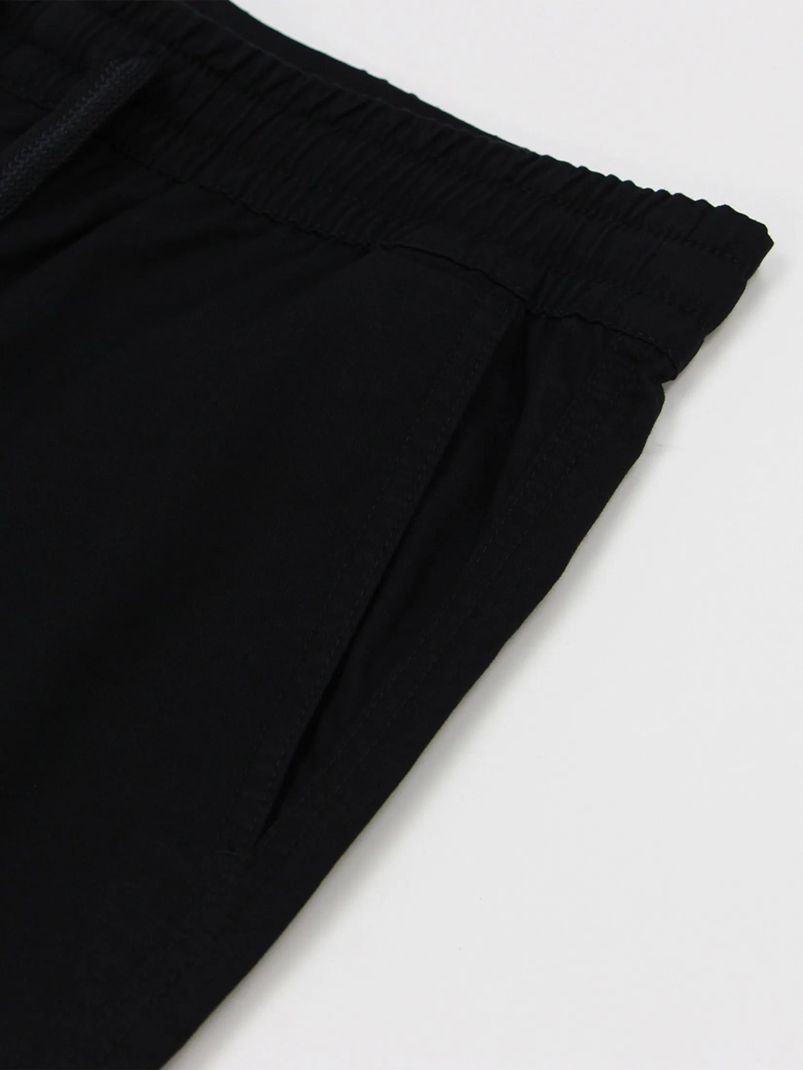 GIORDANO Men's Slim Twill Bermuda Shorts (180° Elastic Waist) Black