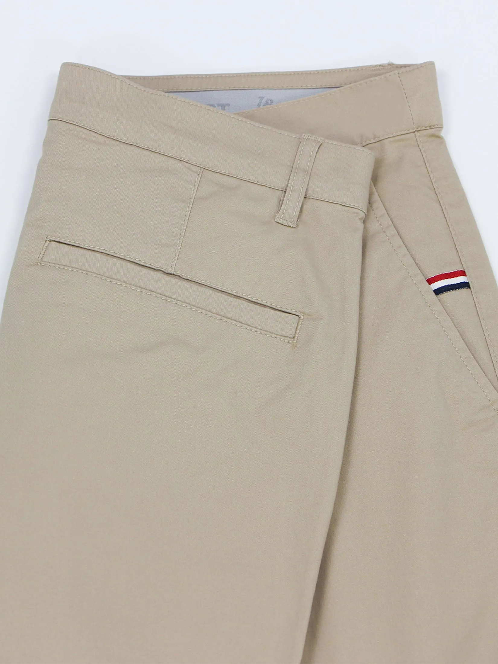GIORDANO Men's Slim Taper Bermuda Shorts (180° Elastic Waist) Crockery Khaki