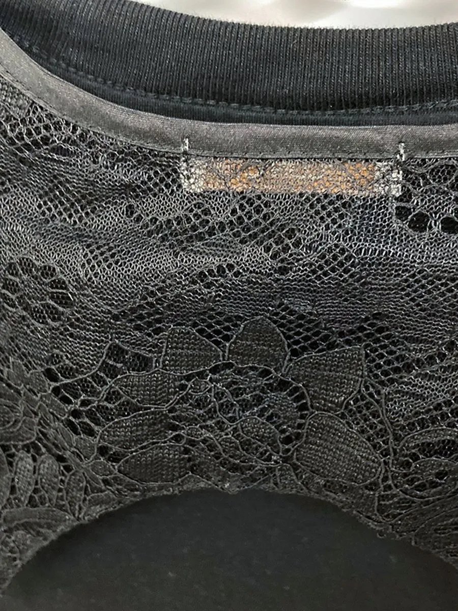 ICONIC WOMAN BLACK VAMPIRE T-SHIRT