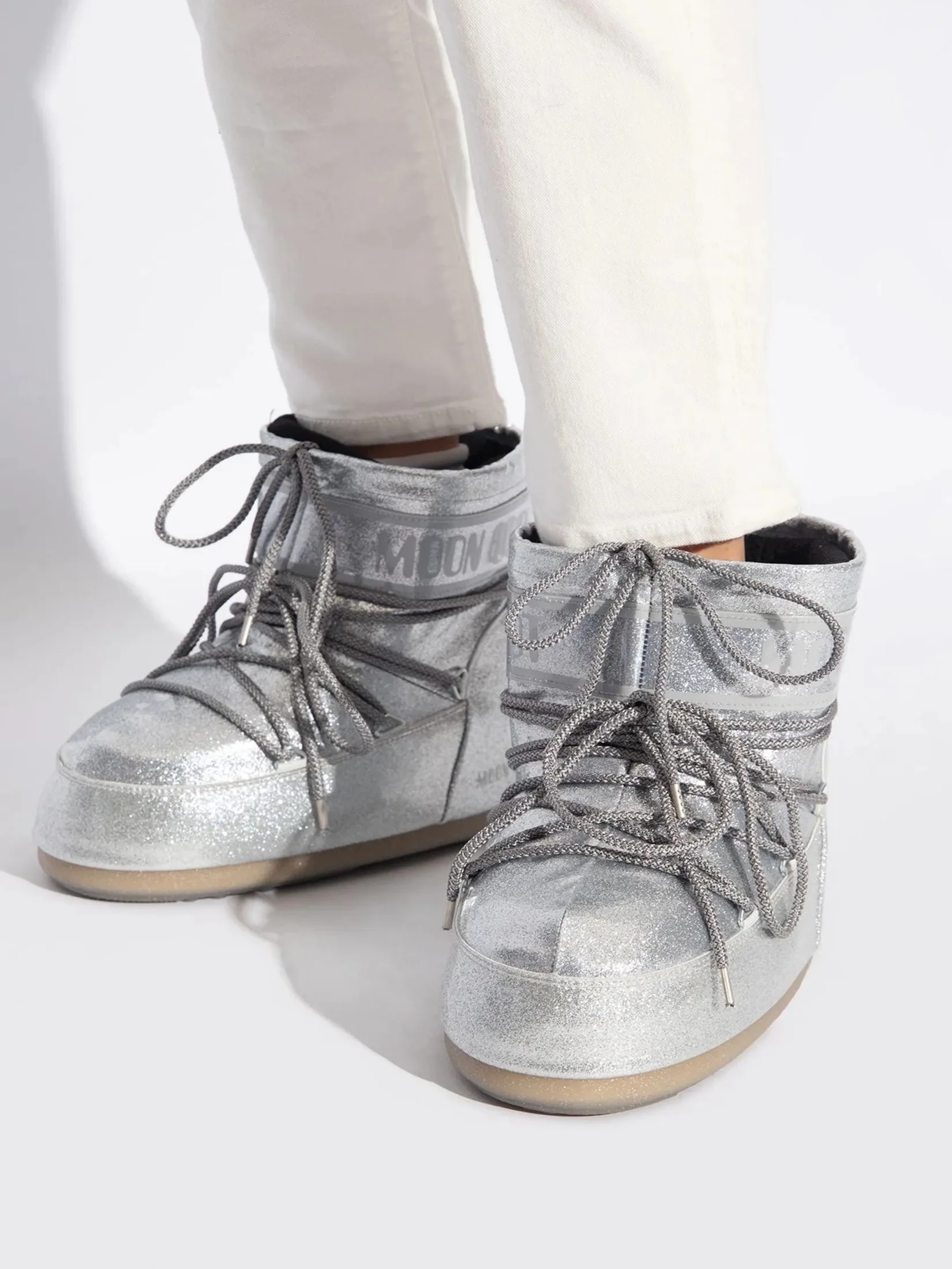 MOON BOOT ICON LOW GLITTER IN SILVER