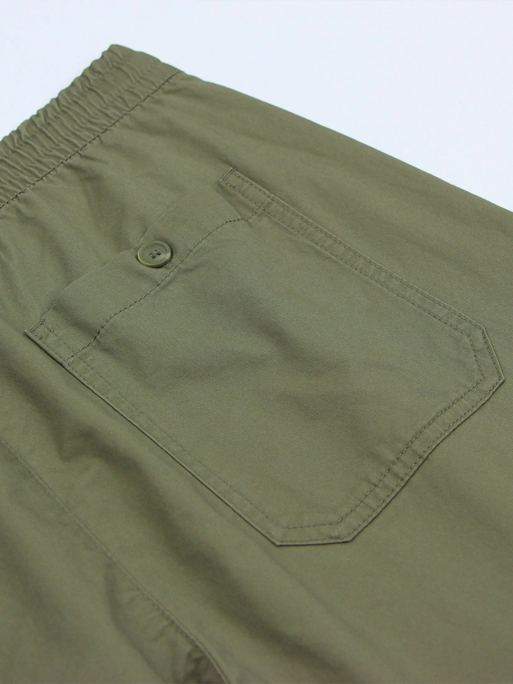 GIORDANO Men's Slim Twill Bermuda Shorts (180° Elastic Waist)  Dusky Green