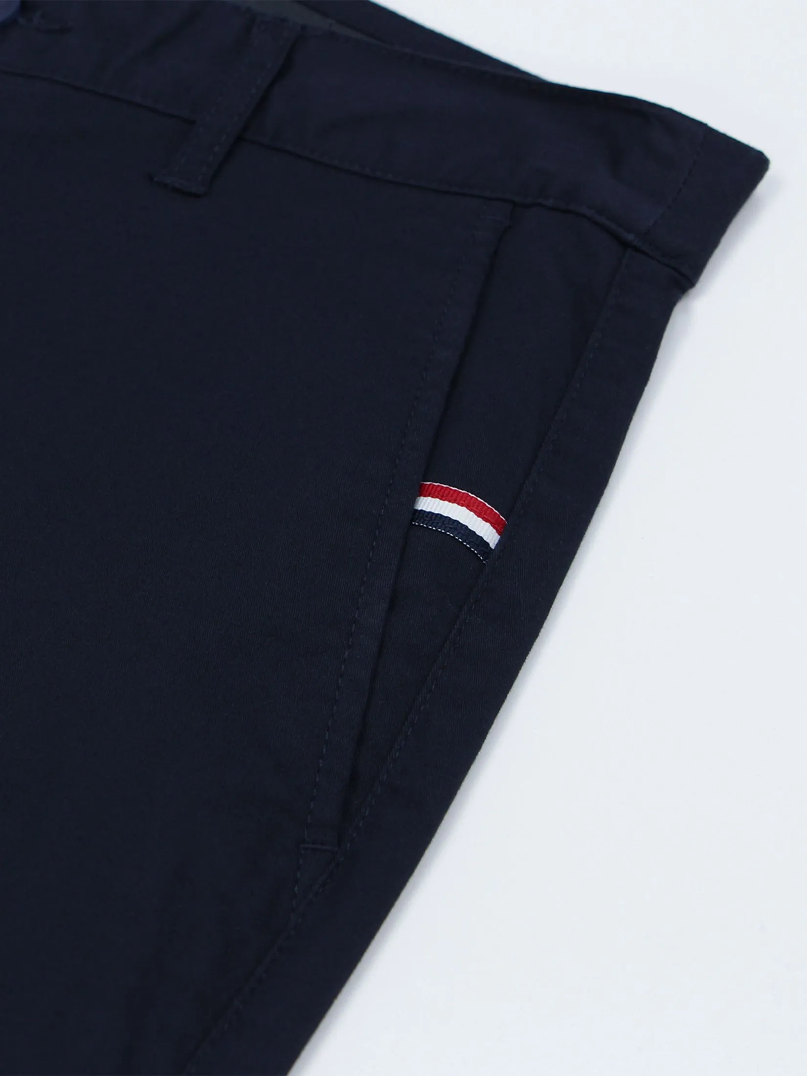 GIORDANO Men's Slim Taper Bermuda Shorts (180° Elastic Waist) Signature Navy