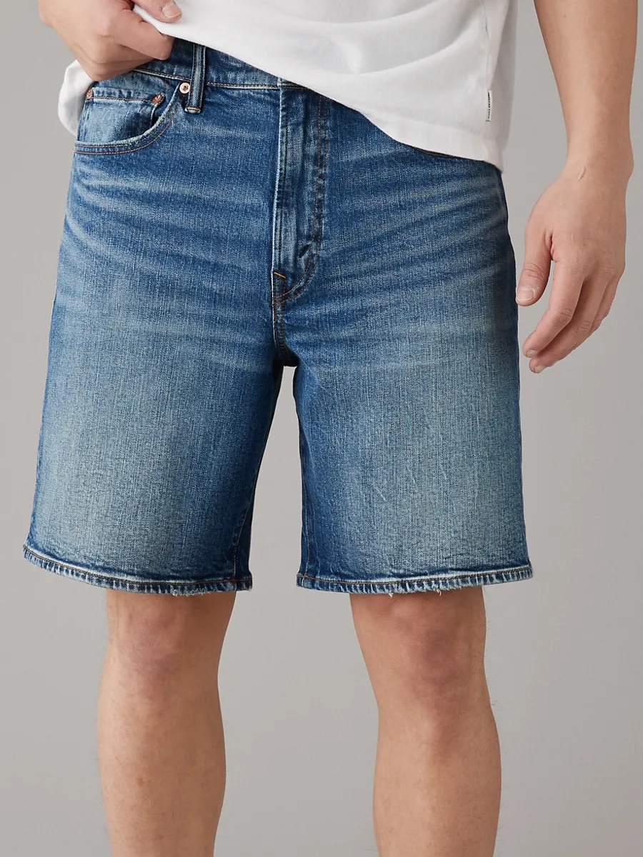 AMERICAN EAGLE MEN MEDIUM CLEAN LOOSE DENIM SHORT -  CLEAN FINISH 489 MEDIUM VINTAGE WASH