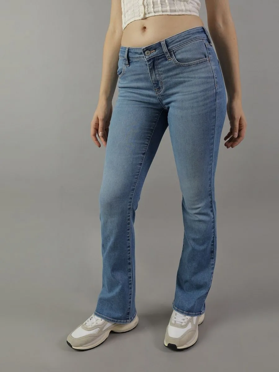 AMERICAN EAGLE WOMEN KICKBOOT JEAN - INTL - VALUE 915 LIGHT WASH