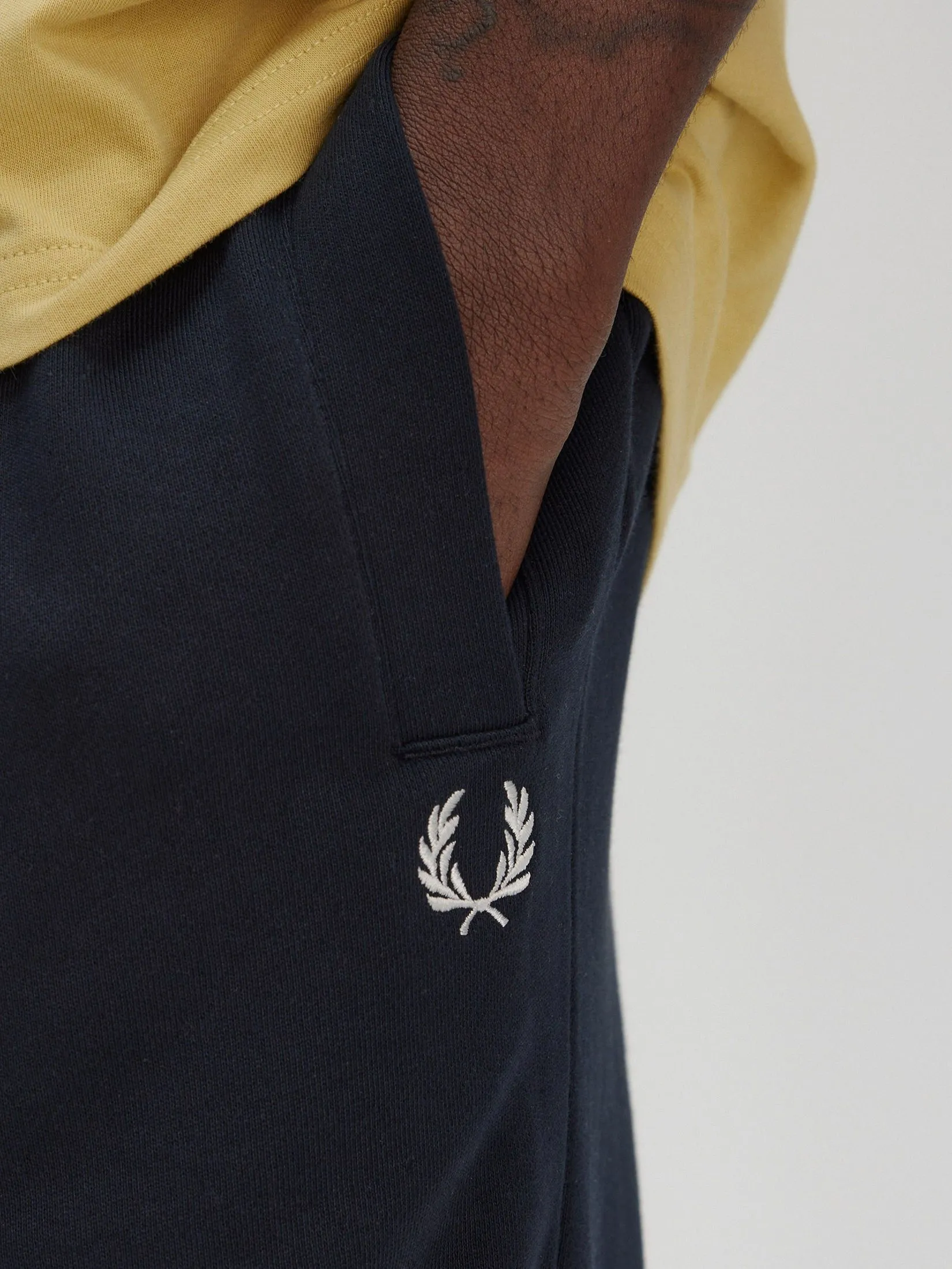 FRED PERRY Men CLASSIC SWEAT SHORT            Navy Blue