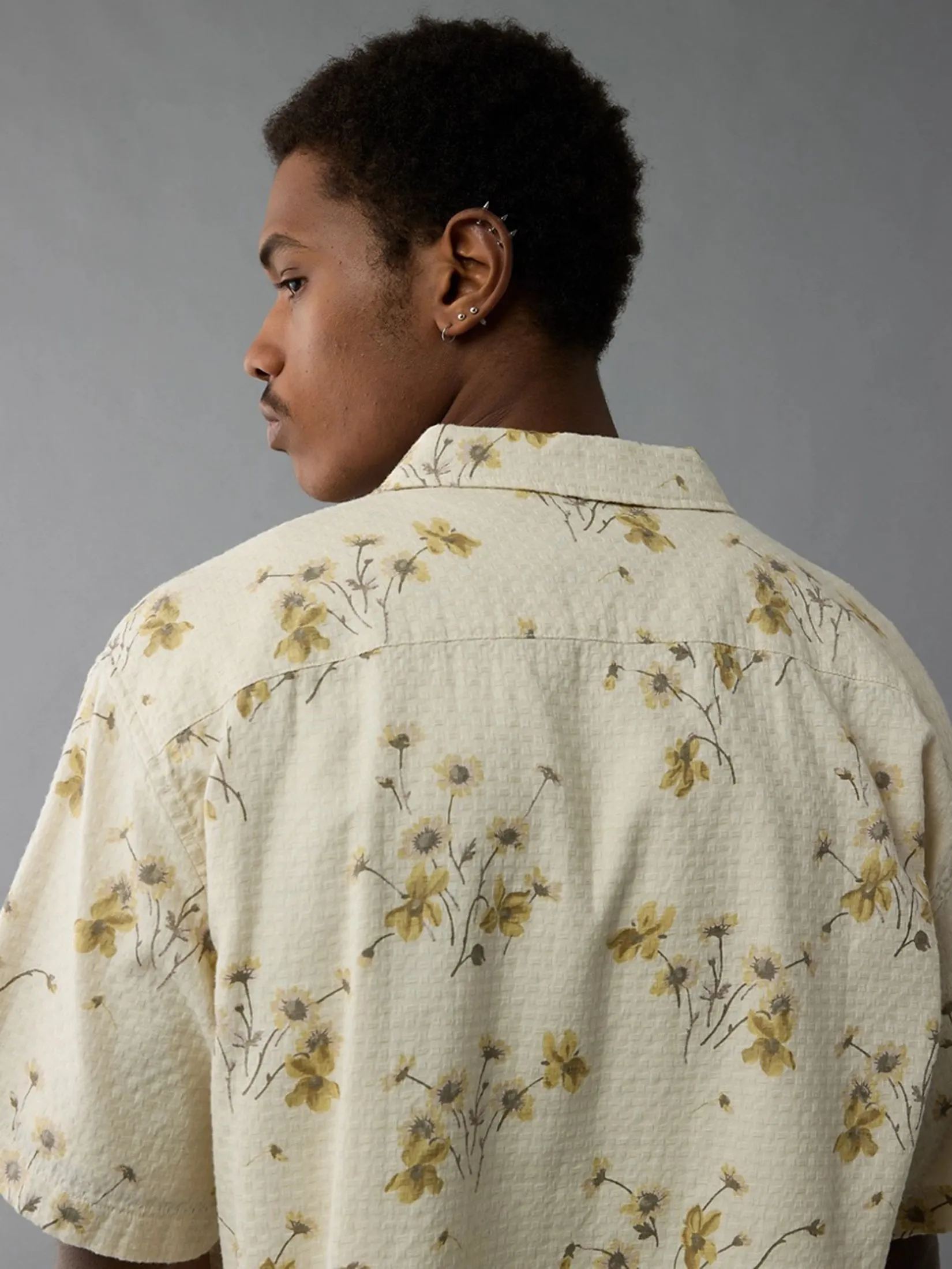 AMERICAN EAGLE MEN 2747 SS OVERSIZED CAMP COLLAR TUTOR DOBBY PRINT 109 NATURAL