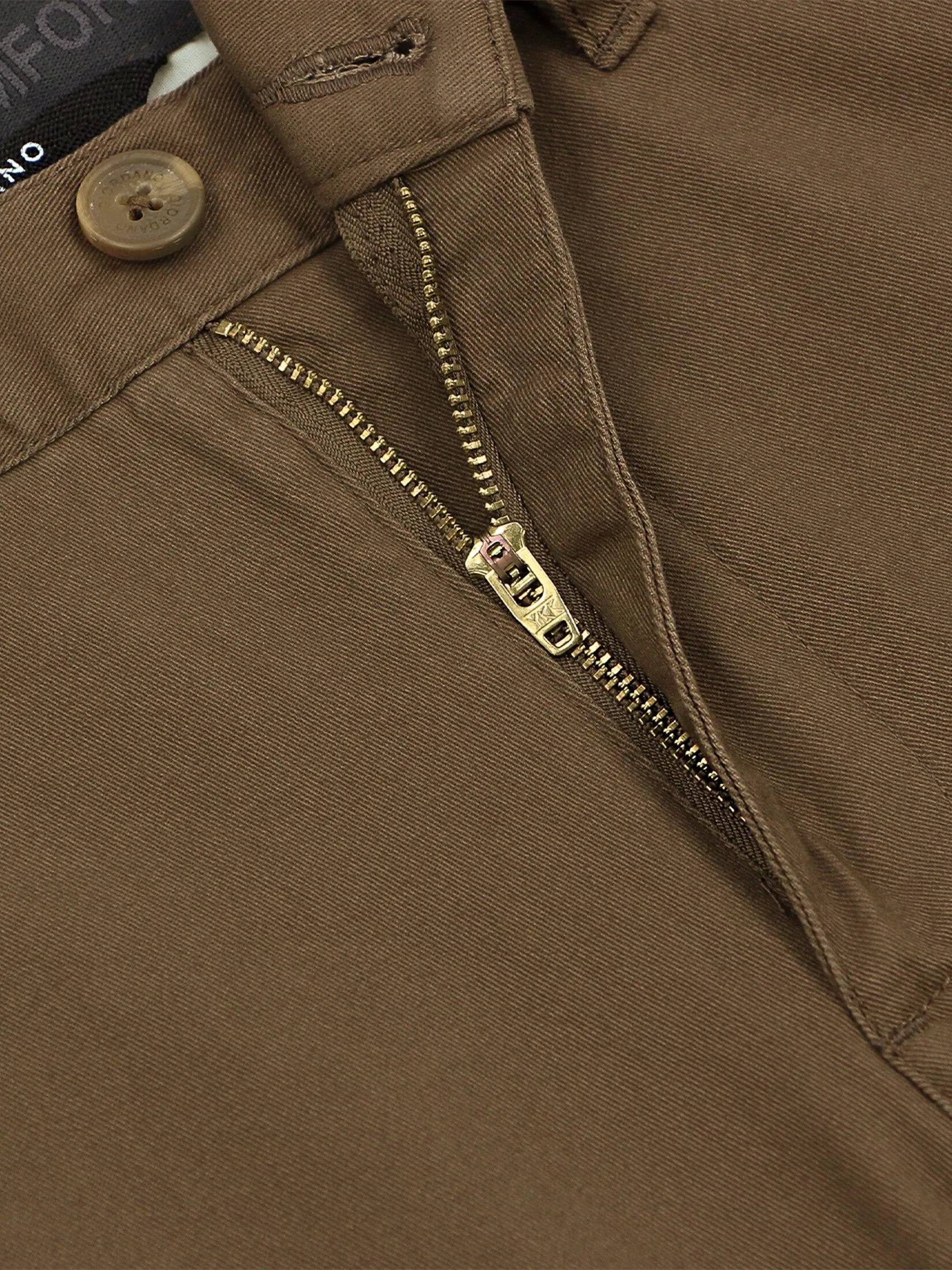 GIORDANO Men's Low-Rise Skinny Stretch Pants (180° Elastic Waistband) Winter Oak Brown