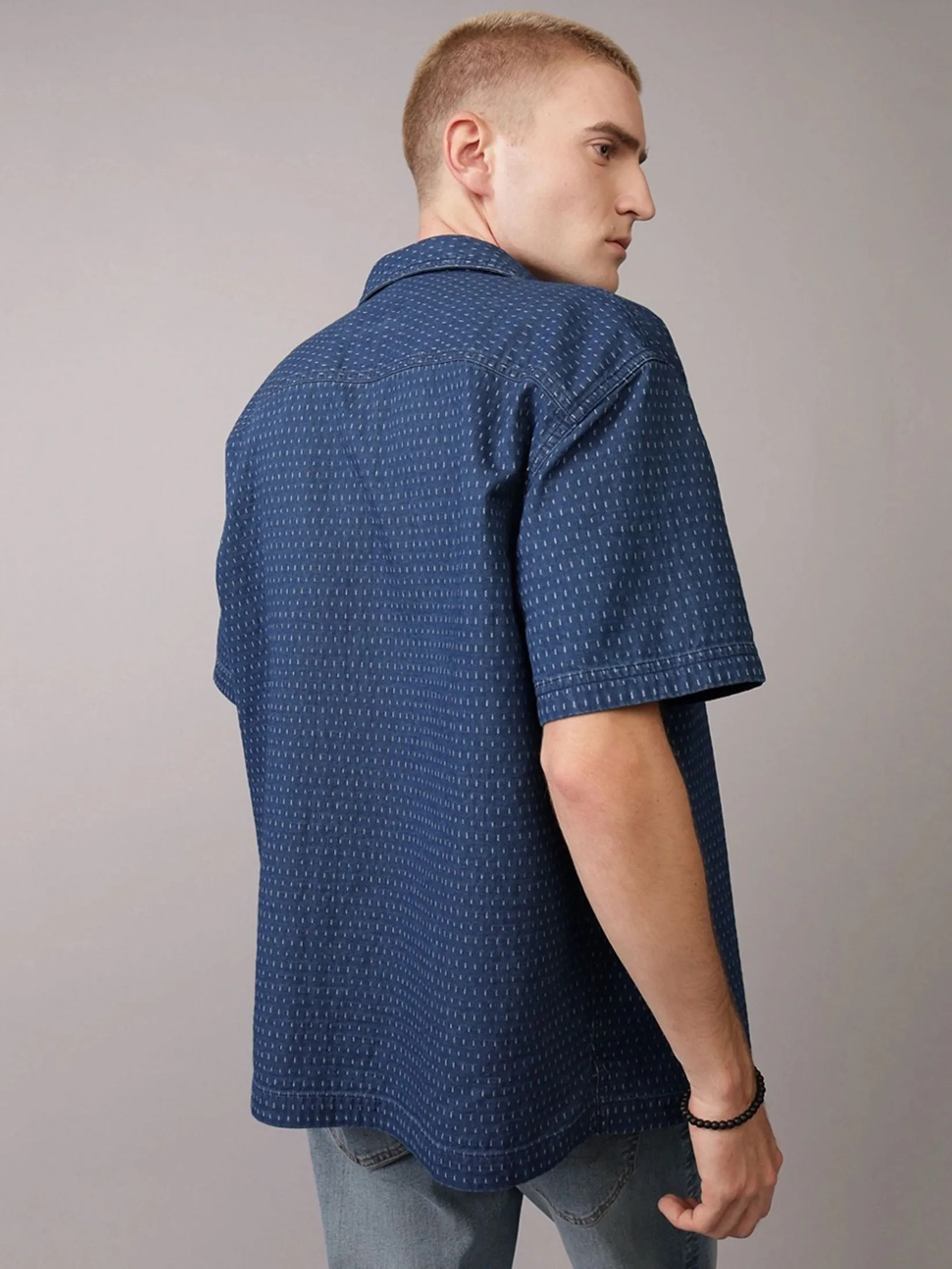 AMERICAN EAGLE MEN SS OVERSIZED CAMP COLLAR 2 PKT MELVIN INDIGO DOBBY 404 ICE BLUE