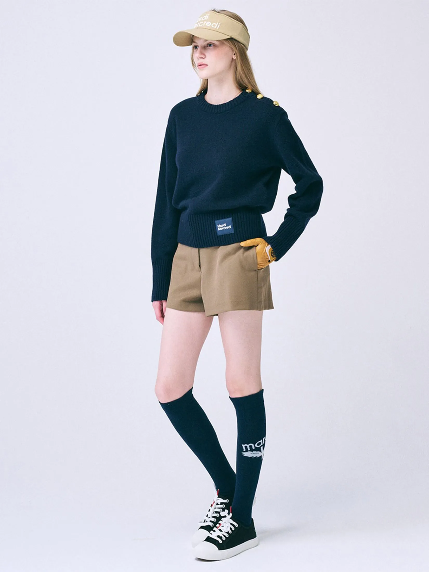 MARDI MERCREDI ACTIF Gold Button Mid Rise Shorts Square Logo Wappen