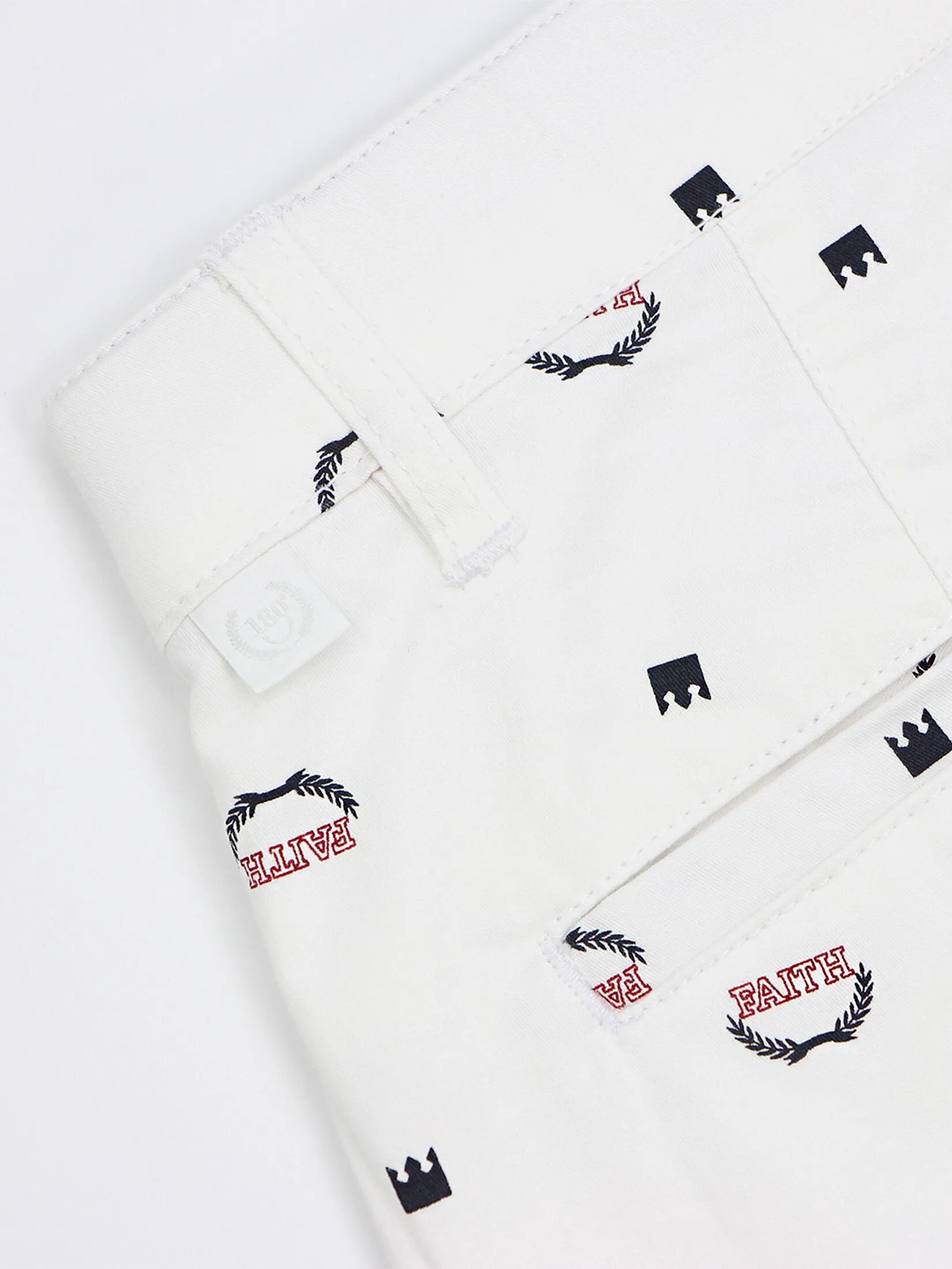 GIORDANO Men's Slim Twill Bermuda Shorts (180° Waistband) White