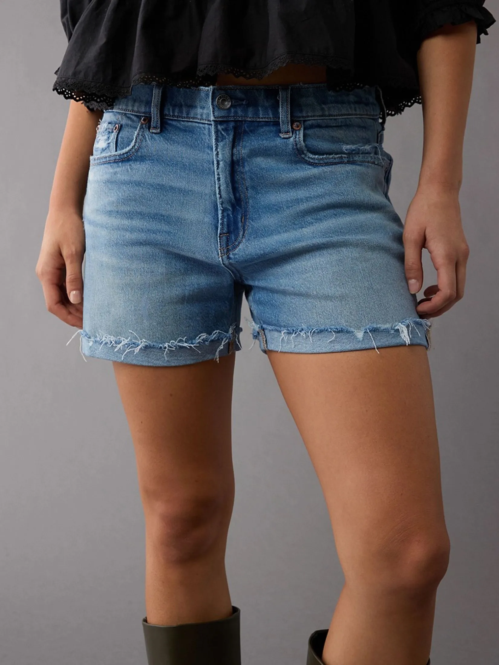 AMERICAN EAGLE WOMEN 4" EX-BOYFRIEND SHORT 851 CLASSIC MEDIUM