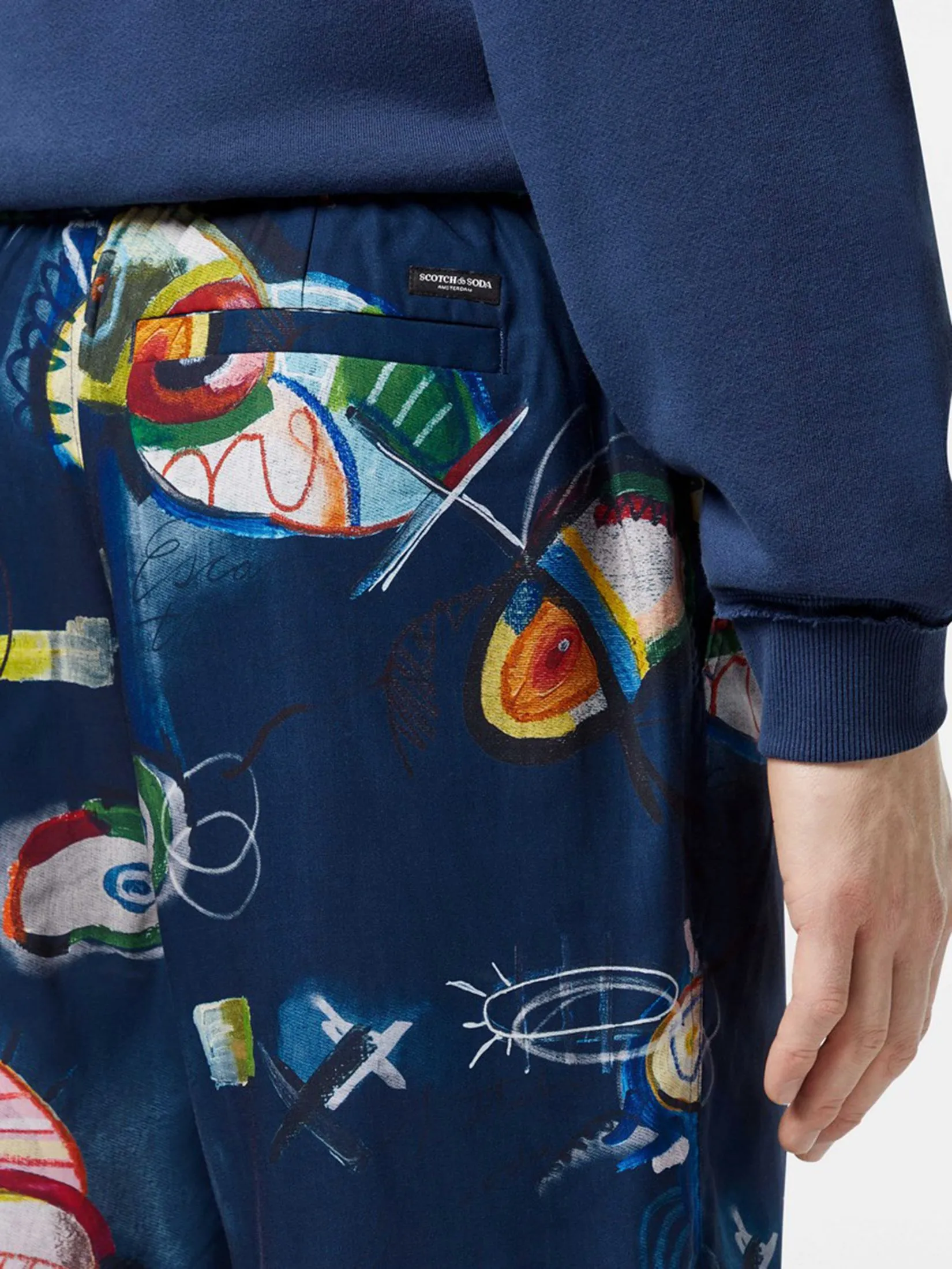 SCOTCH&SODA Men Bermuda Short Fave - Relaxed Fit Printed Tencel Abstract Island Night AOP