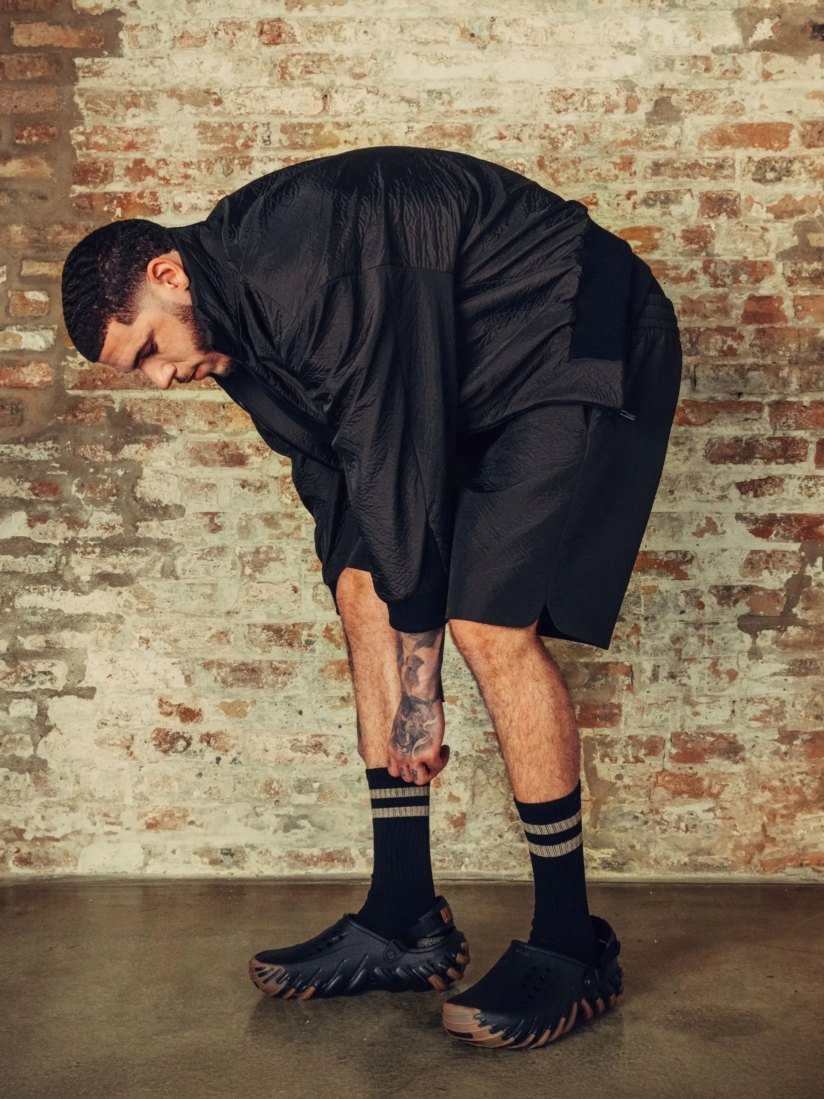 CROCS UNISEX ECHO GUM RO CLOG - BLACK