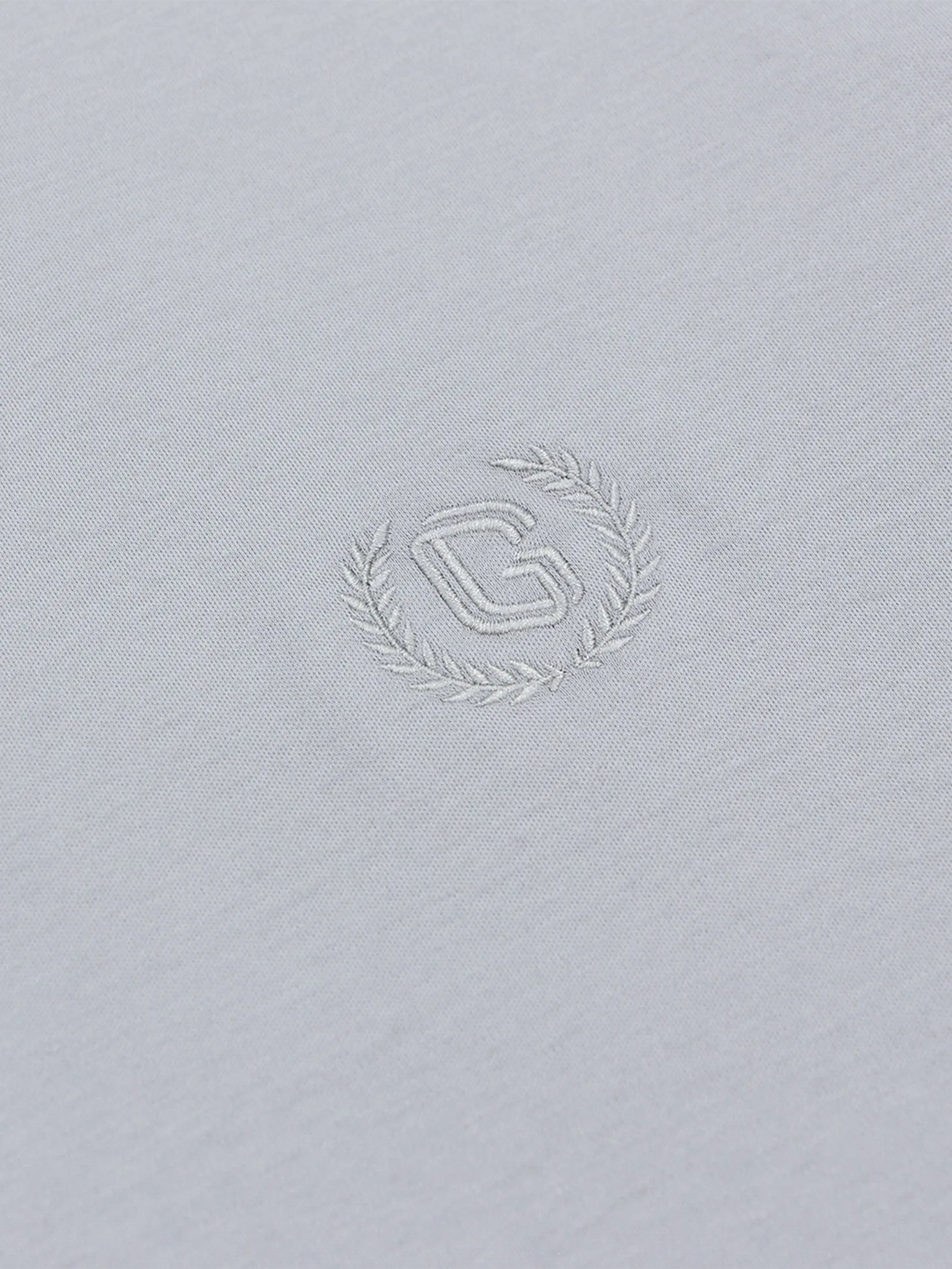 GIORDANO Men's Slim Cotton Embroidery Tee (Liquid Touch) Light Grey