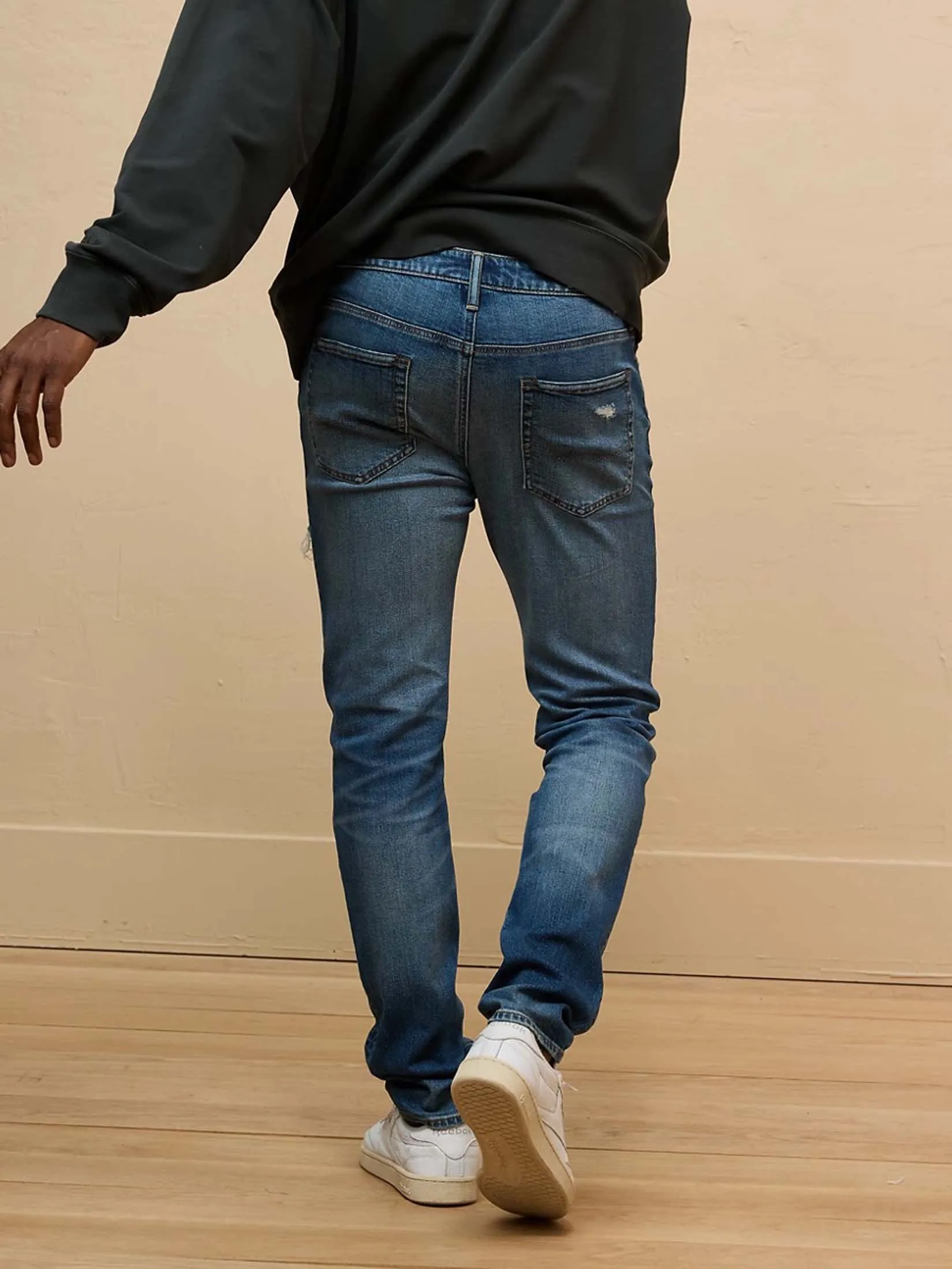 AMERICAN EAGLE MEN MEDIUM W/ DESTROY & GLUEBACK MENDING ATHLETIC SKINNY 469 SHADOW PATCHED BLUES