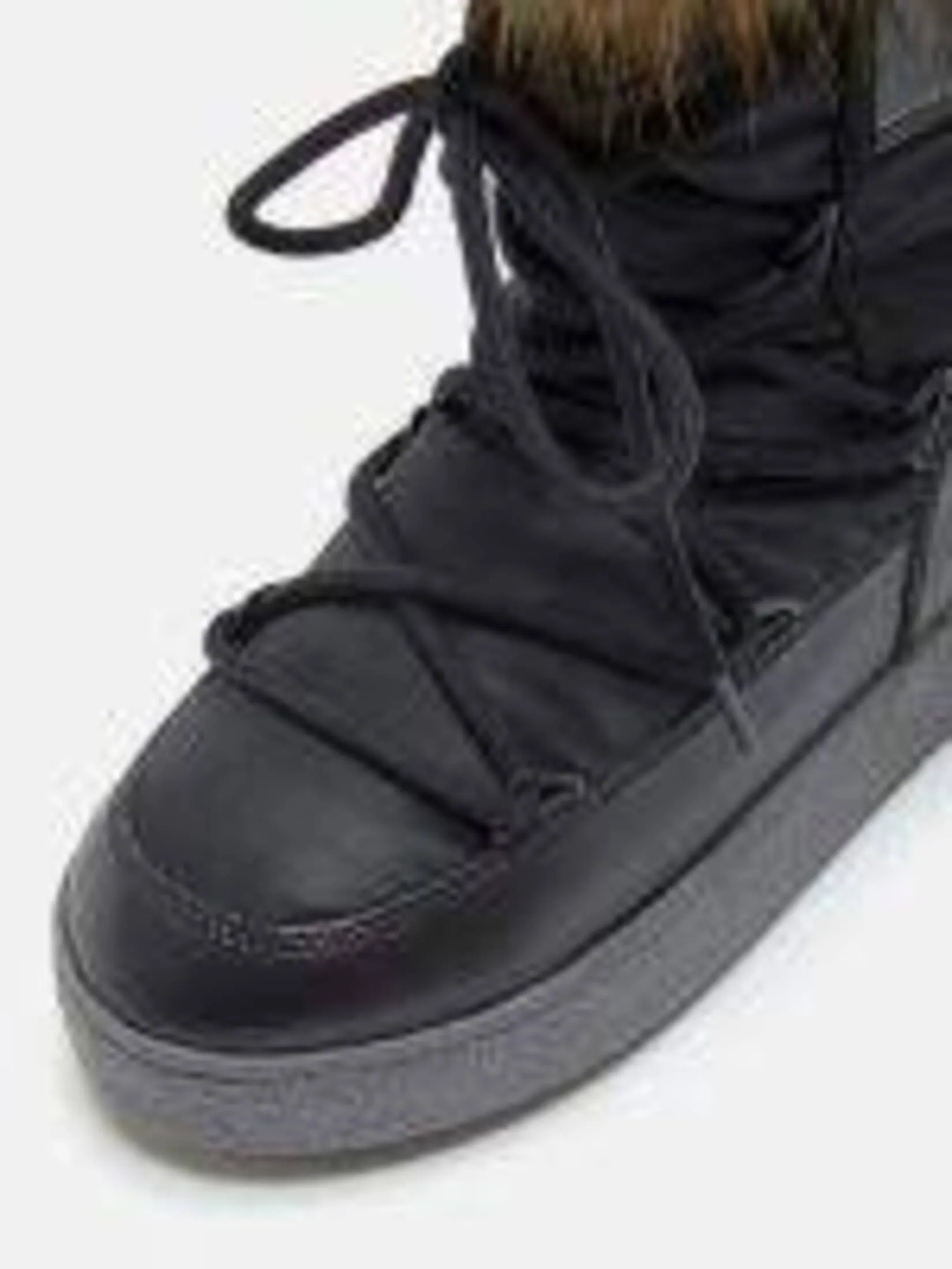 MOON BOOT WOMEN LTRACK LOW NYLON WP IN BLACK