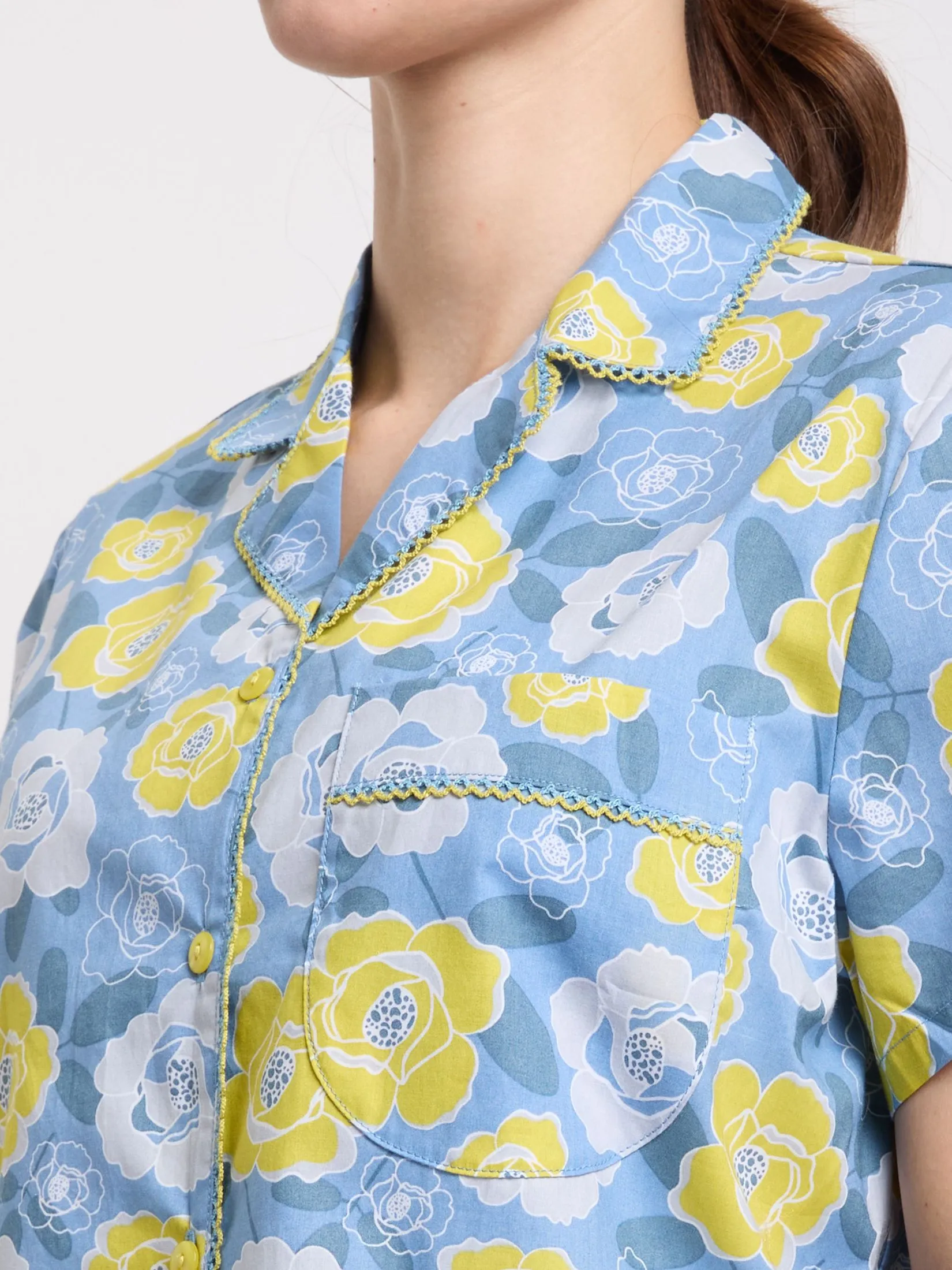 CLAUDIA'S ROMANCE Women Pyjamas Shirt Short Sleeves + Cropped Pants Floral Print Light Blue