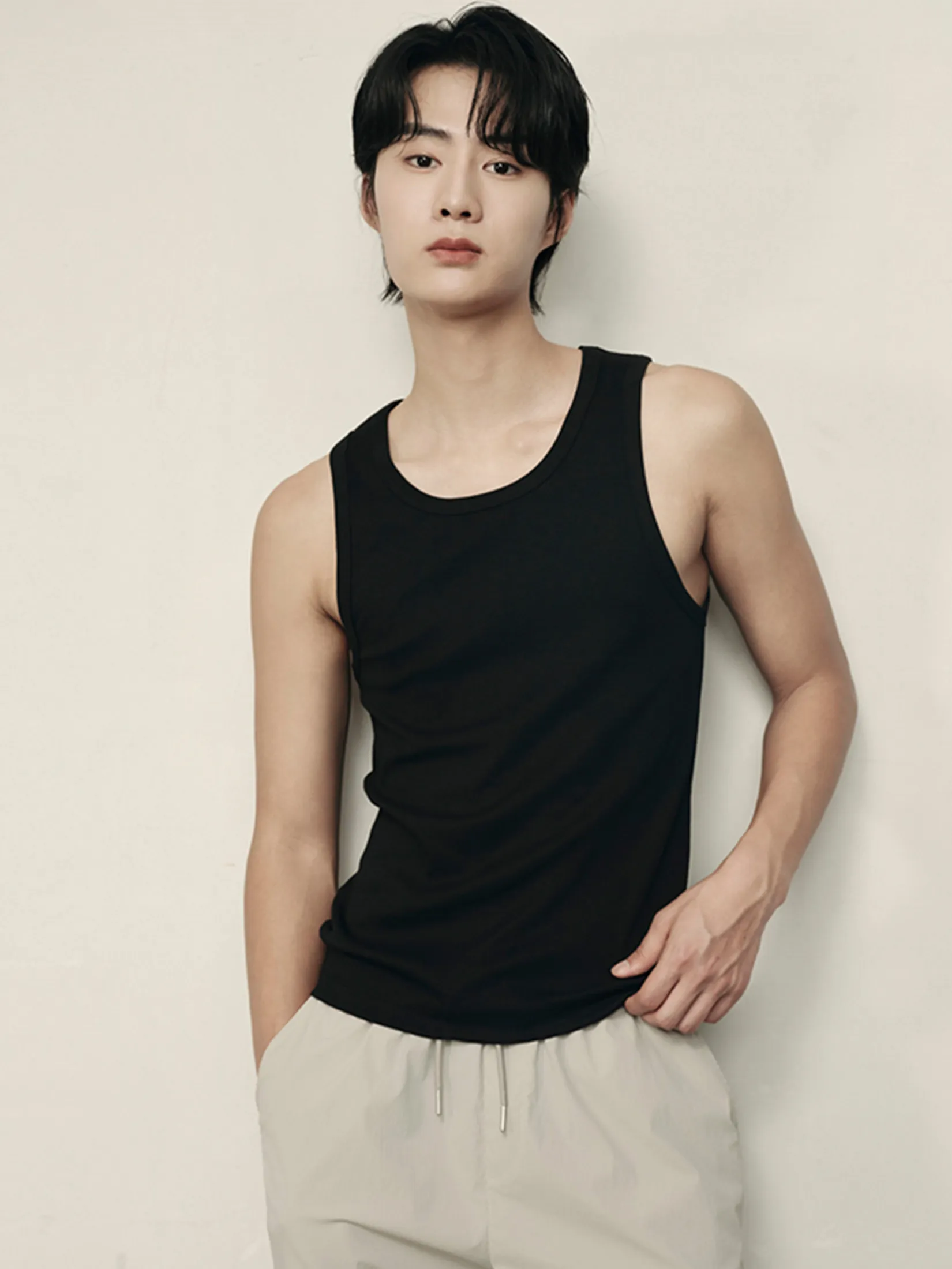 GIORDANO Men s Online Exclusive Slim Rib Tank Top (Korea) Black