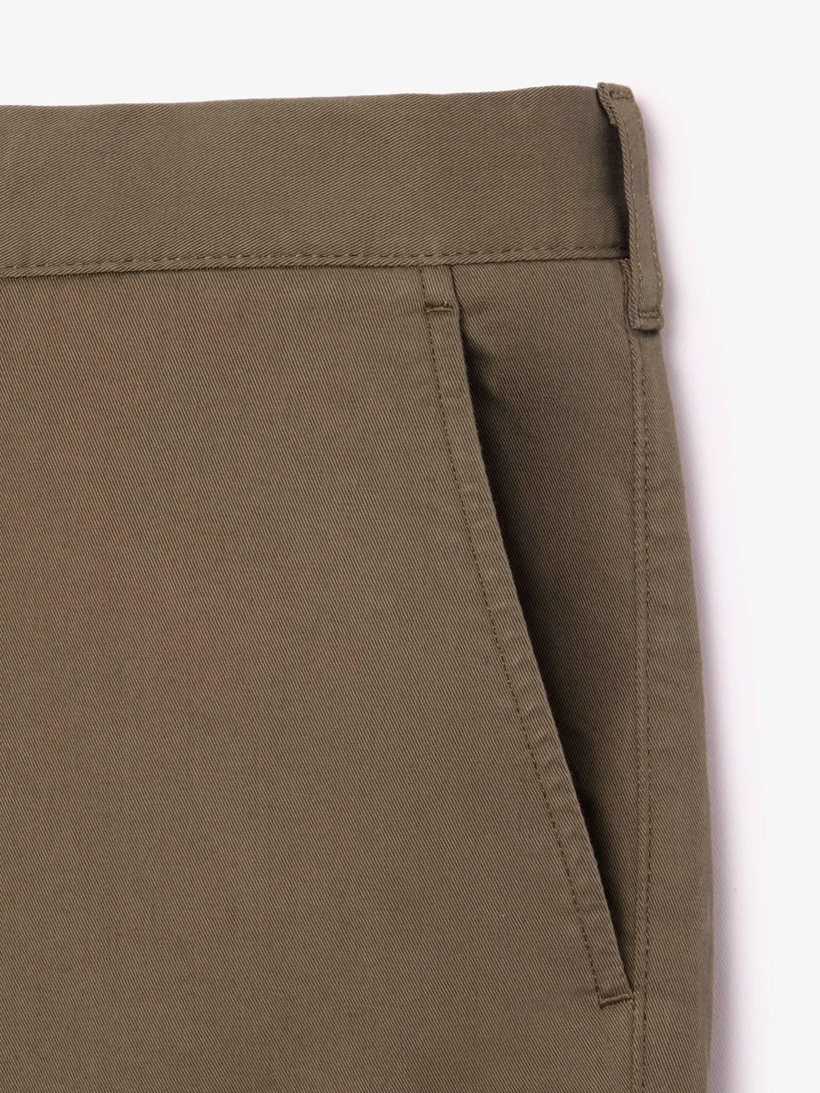 LACOSTE Men’s Lacoste Slim Fit Organic Cotton Bermuda Shorts Green