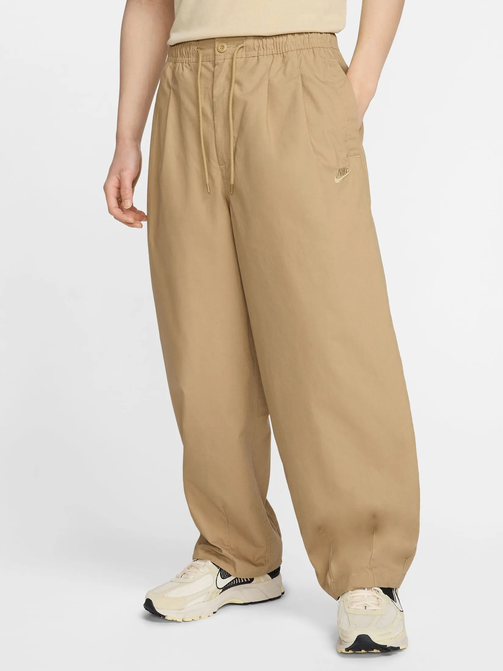 NIKE Men Balloon Pants Club HJ1974-297 Parachute Beige/Parachute Beige