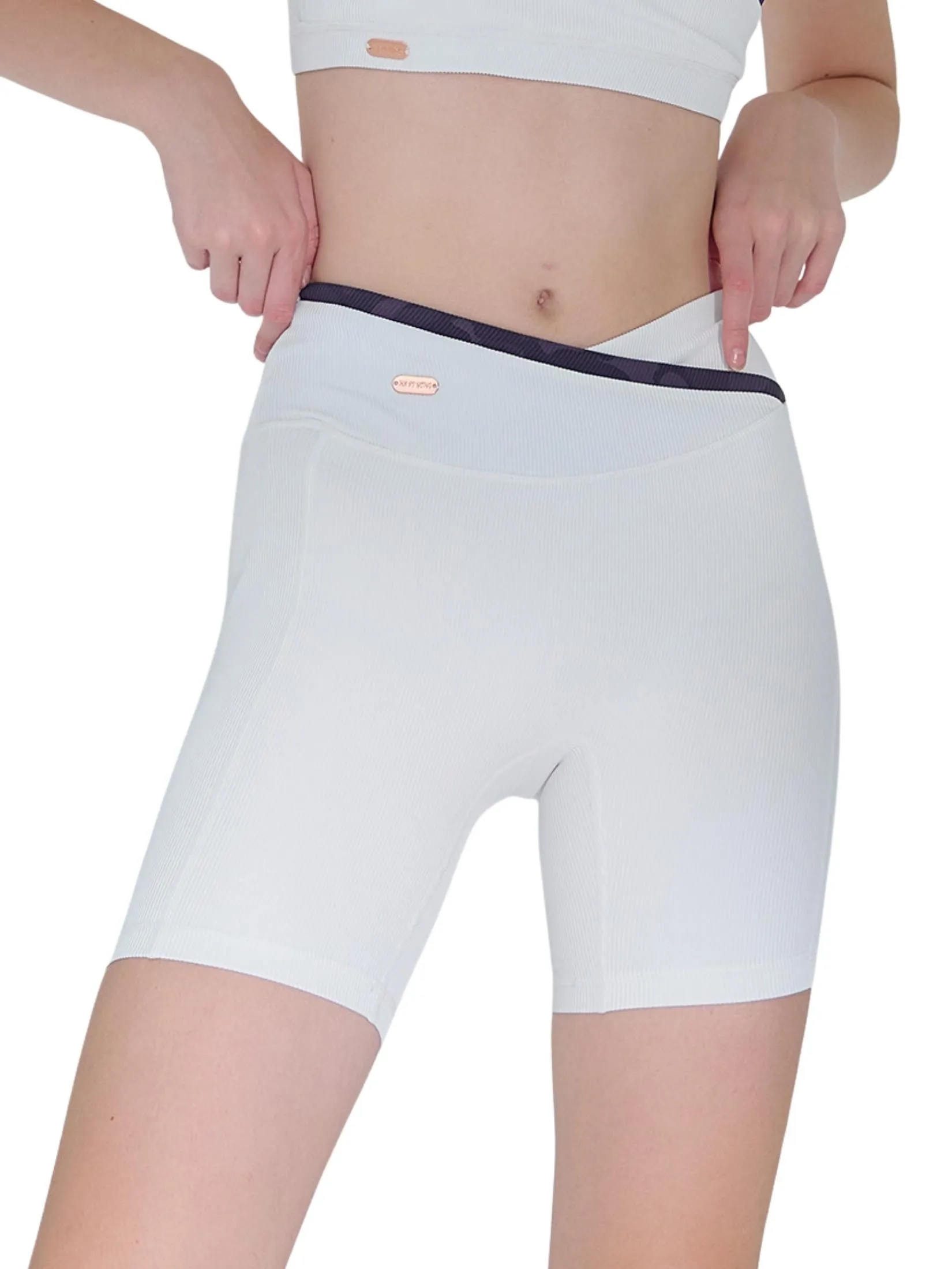 NAPIYONG WOMEN BETTY 2-TONE RIBBED SHORTS IN WHITE-PURPLE