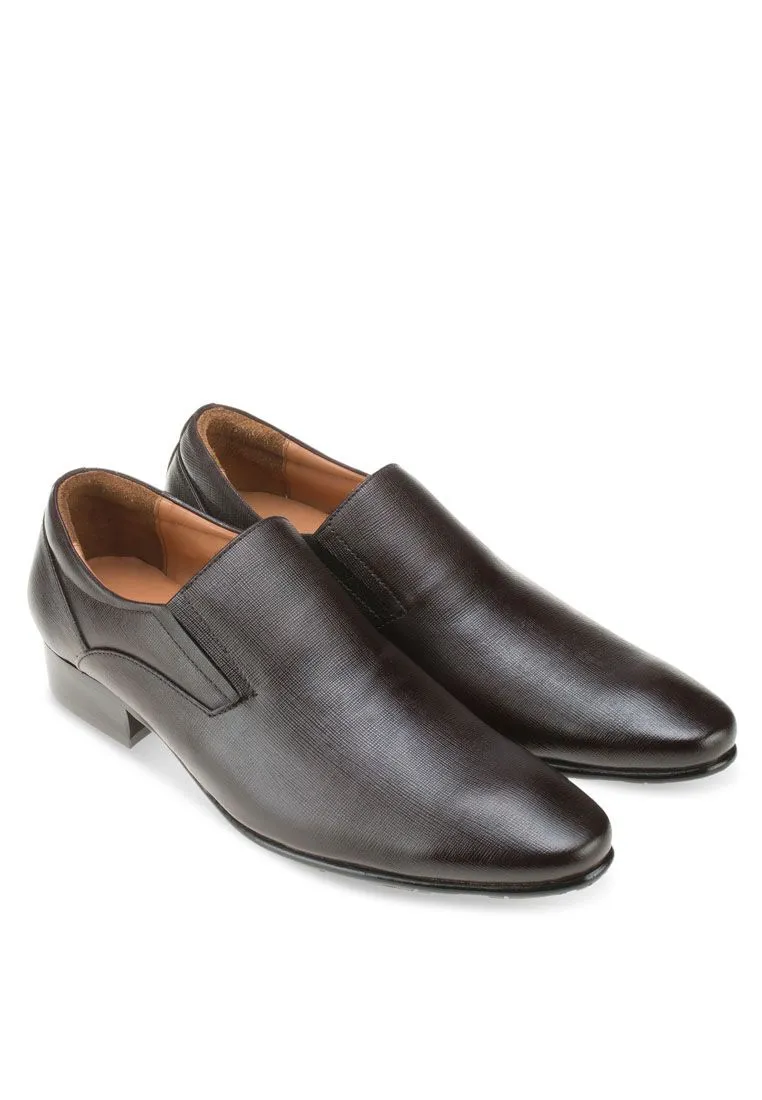 LUIGI BATANI Brown Saffiano Ponited Formal Slip Ons
