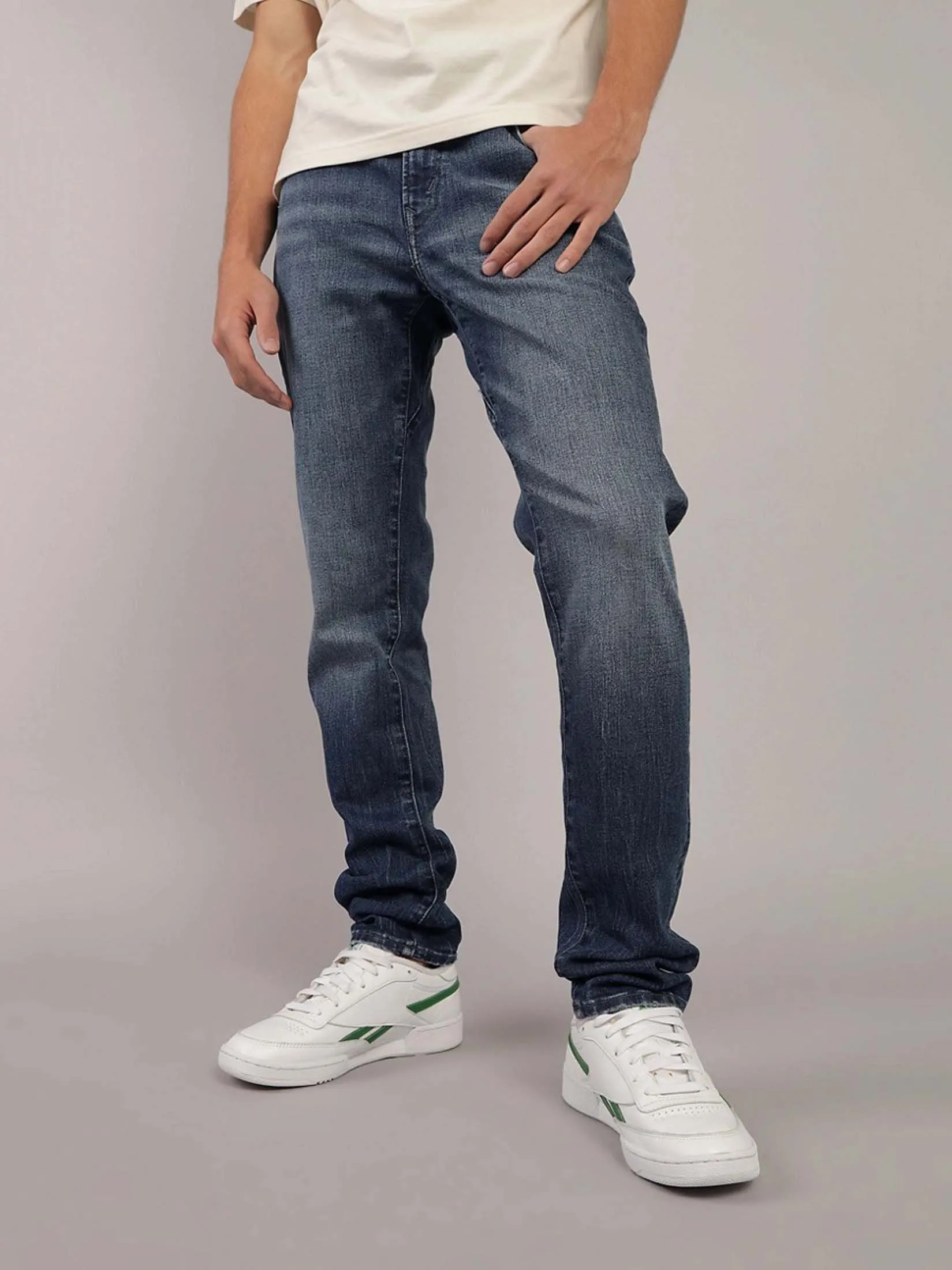 AMERICAN EAGLE MEN MEDIUM CLEAN WASH ACTIVE 24/7 ATHLETIC SKINNY 489 MEDIUM VINTAGE WASH