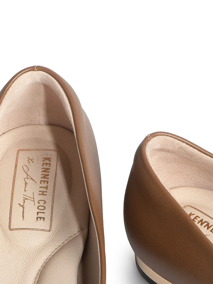 KENNETH COLE WOMEN FLATS ASTAIRE FLATS  X ANNE THONGPRASOM / MOCHA