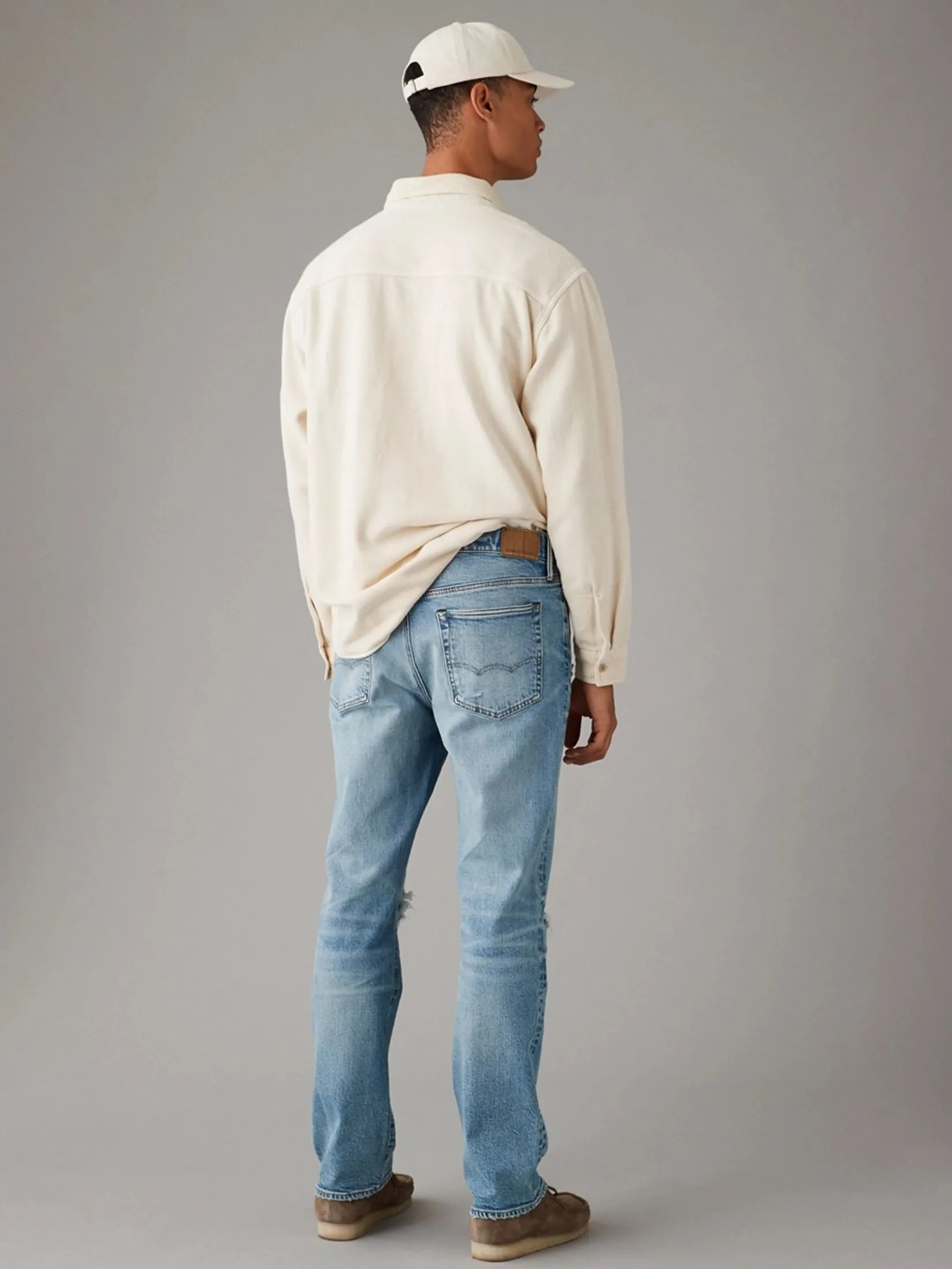 AMERICAN EAGLE MEN MEDIUM W/ DESTROY MENDING RELAXED STRAIGHT 414 BLUE STREET