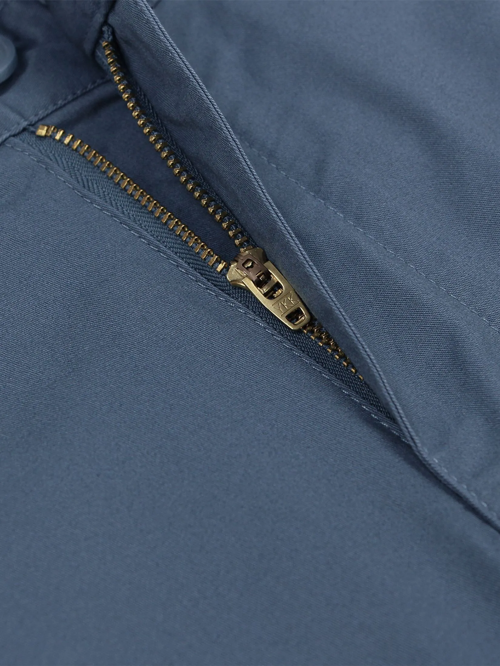 GIORDANO Men's Slim Taper Bermuda Shorts (180° Elastic Waist) Neptune Blue