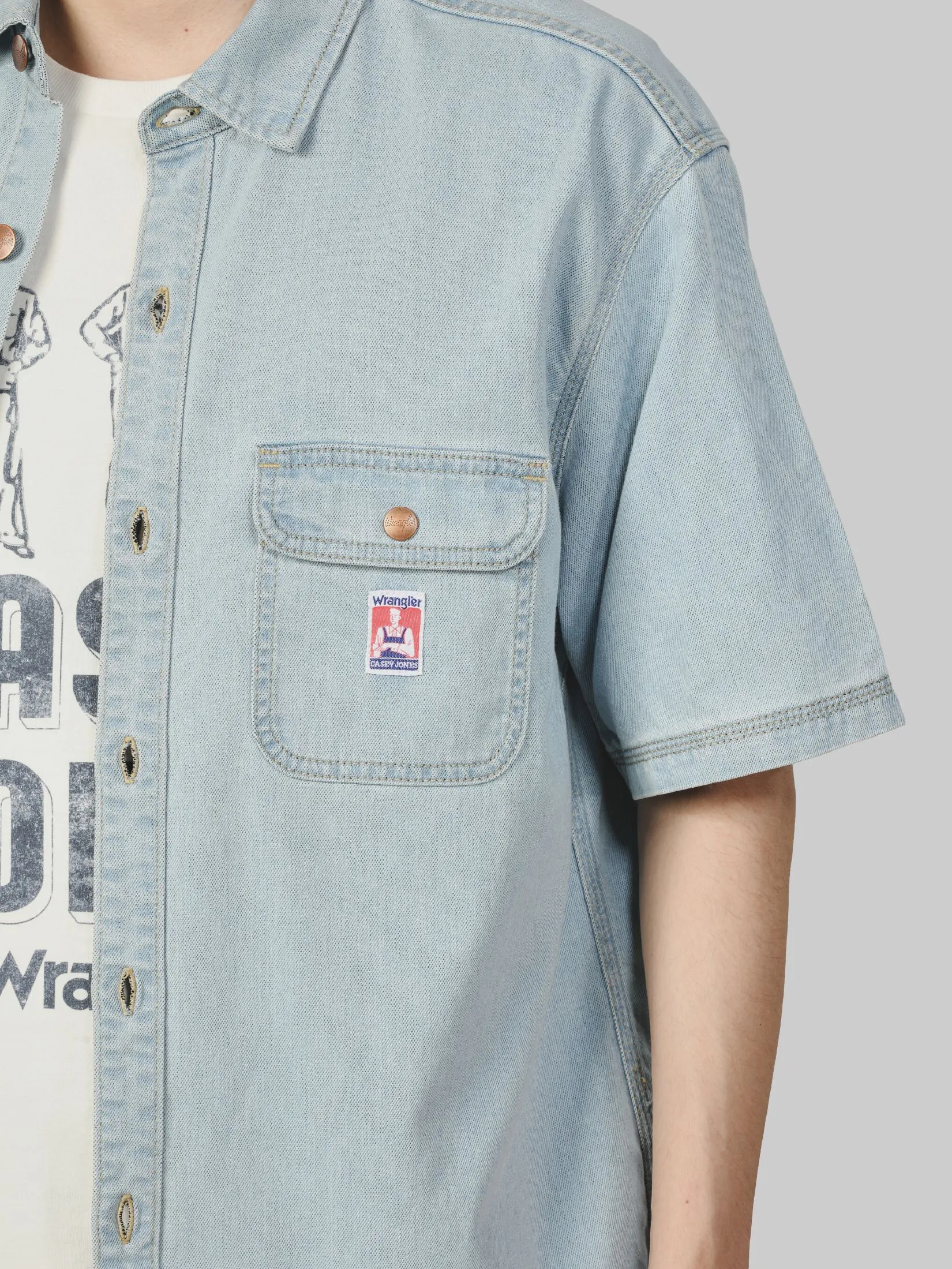 WRANGLER Men's Denim Shirt Short Sleeves Casey Jones Collection Oversize Fit Light Indigo