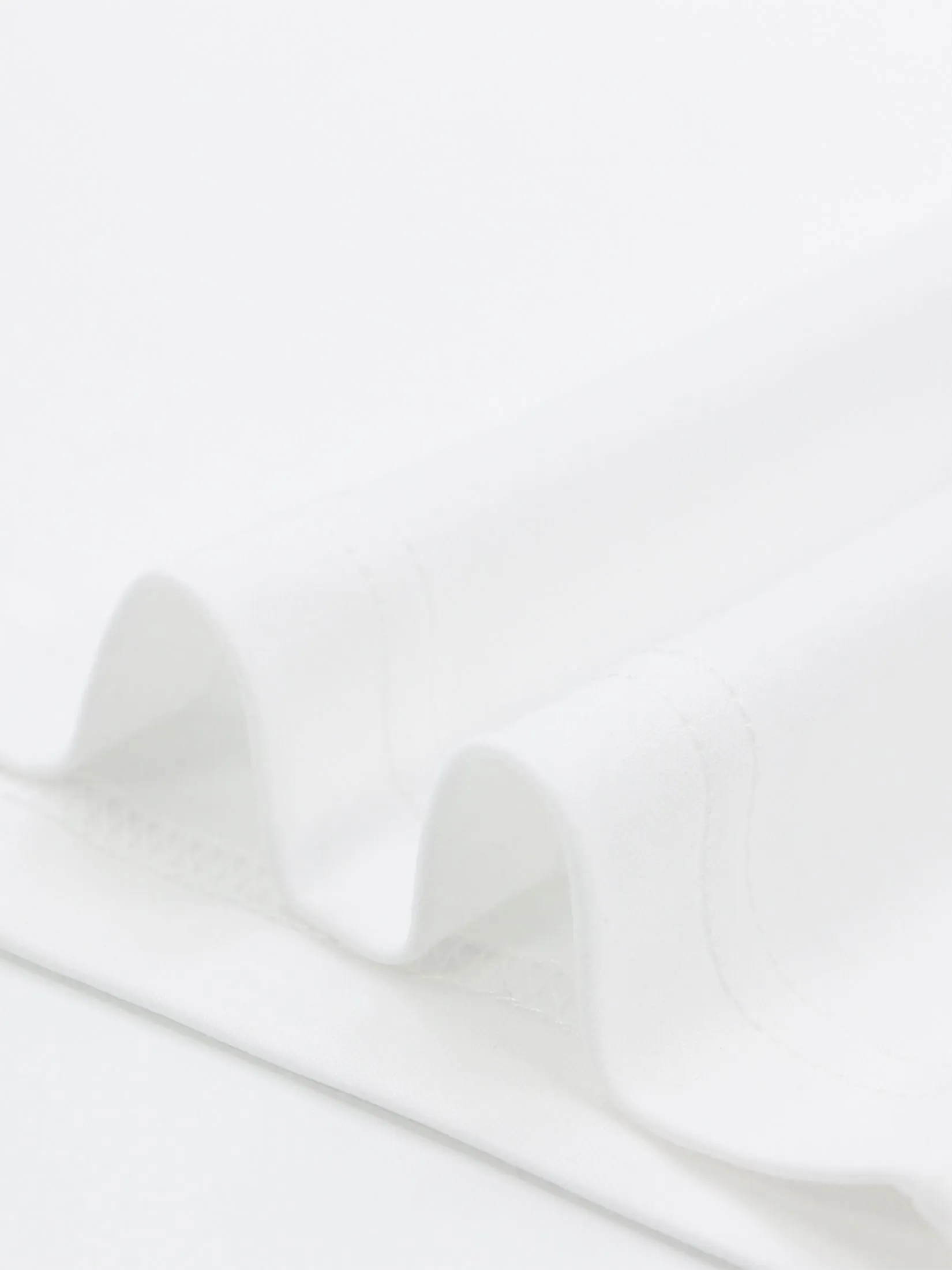 GIORDANO Men's Slim Cotton Embroidery Tee (Liquid Touch) Signature White