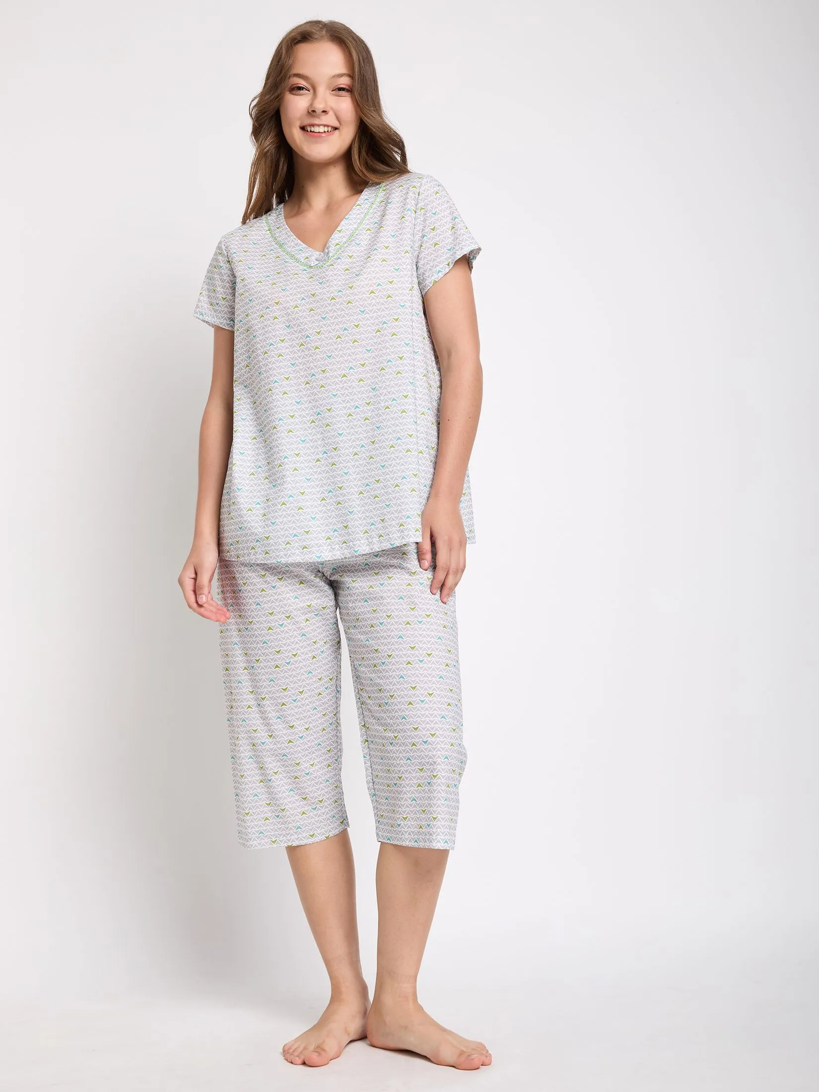 CLAUDIA'S ROMANCE Women Pyjamas Shirt Short Sleeves V-Neck + 3/4 Pants Print Grey